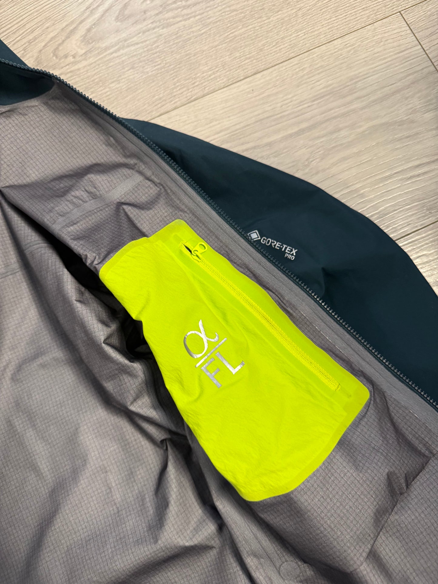 Arc'teryx Alpha FL Gore-Tex Pro Shell Jacket - Size M