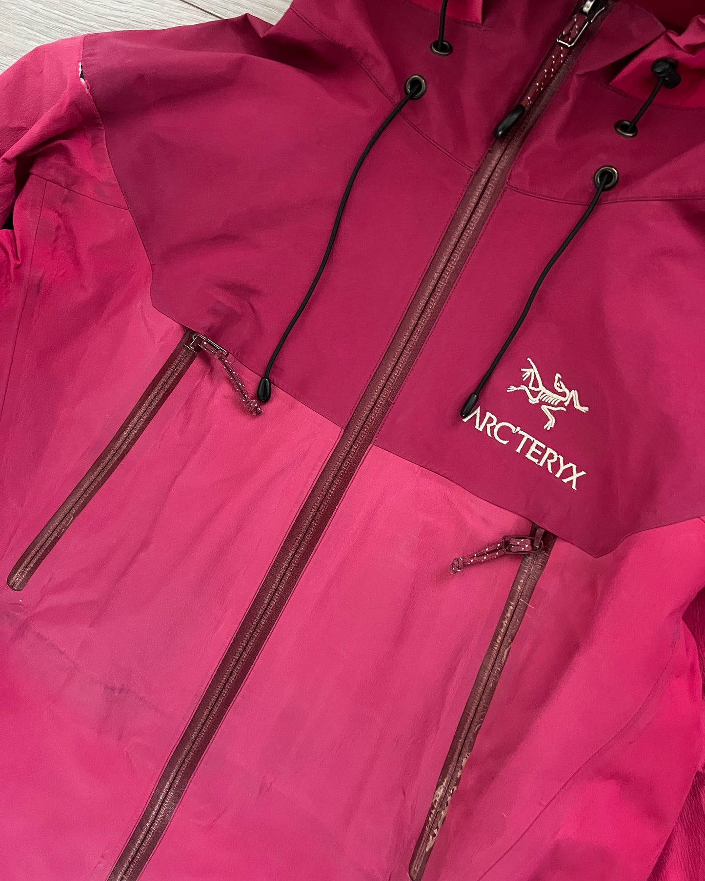 Arcteryx 00s Beta AR Gore-Tex Pro Shell Jacket Pink - Size Womens M