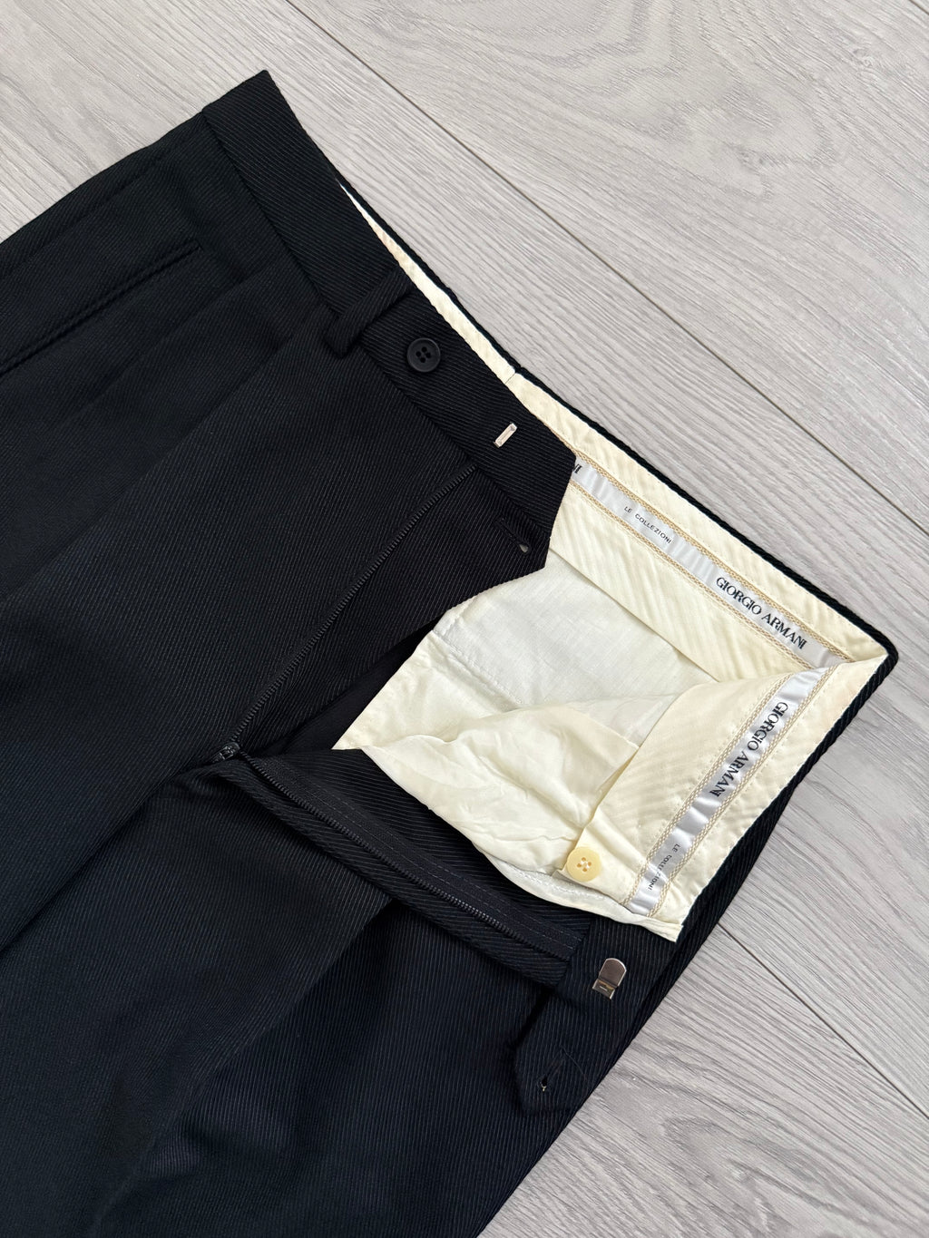 Giorgio Armani 1980s 3B Pleated Wool Suit Black New - Size L Jacket / 32" Waist