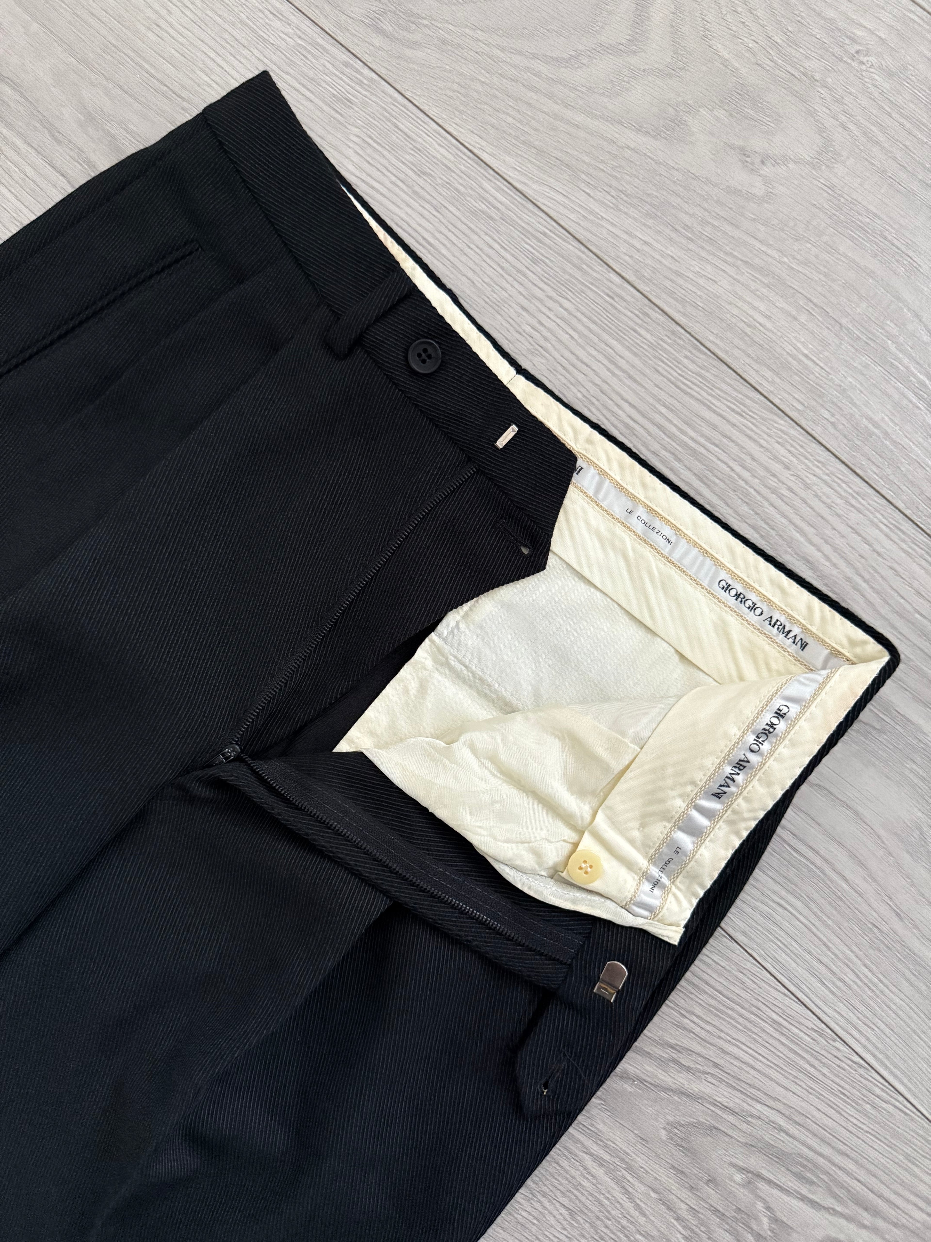 Giorgio Armani 1980s 3B Pleated Wool Suit Black New - Size L Jacket / 32" Waist