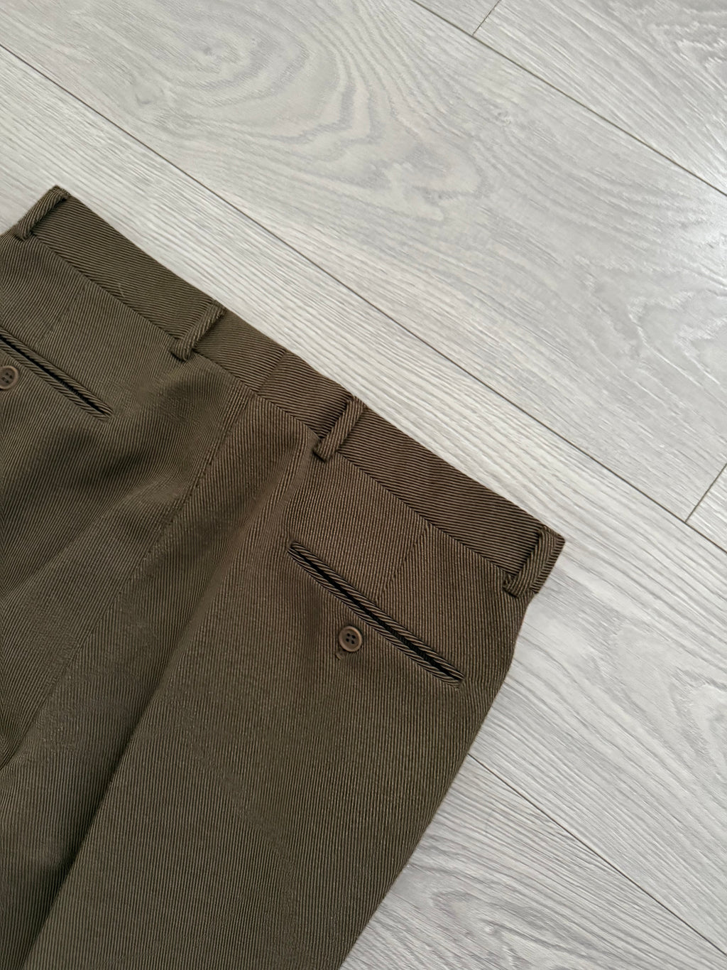 Giorgio Armani 1980s Double Breasted Pleated Wool Suit Taupe Brown New - Size L Jacket / 32" Waist