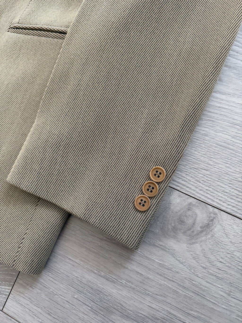 Emporio Armani 1990s Crepe Twill Weave 3B Double-Pleated Suit Sand Beige - Size M Jacket / 32" Waist