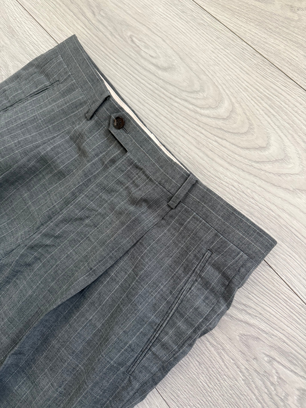 Dior 1980s Peak Lapel Double Breasted Pleated Grey Pinstriped Lightweight Suit - Size L Jacket / 33" Waist