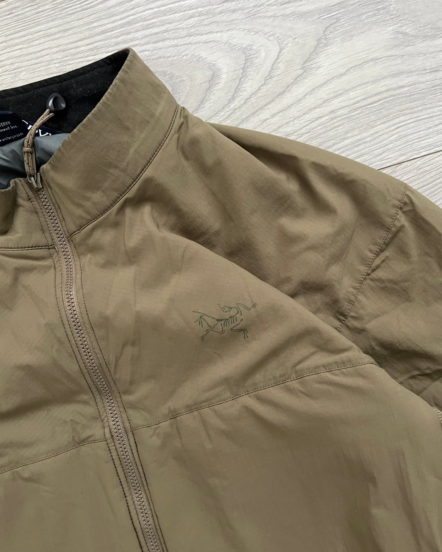 Arcteryx LEAF Atom LT Insulated Jacket in Crocodile - Size L