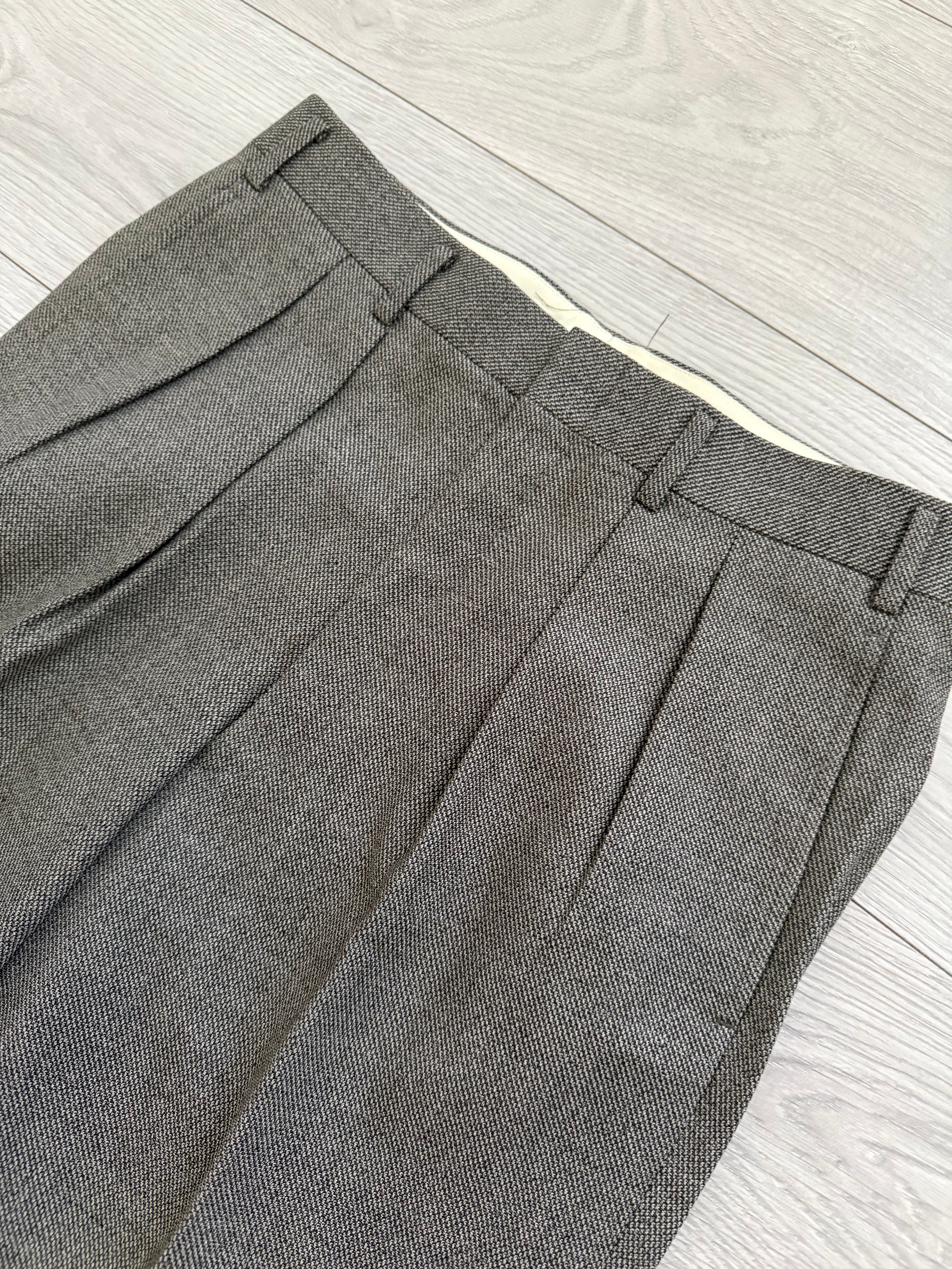 Burberry 1990s Peak Lapel Double Breasted Pleated Textured Taupe Grey Suit - Size M Jacket / 32" Waist