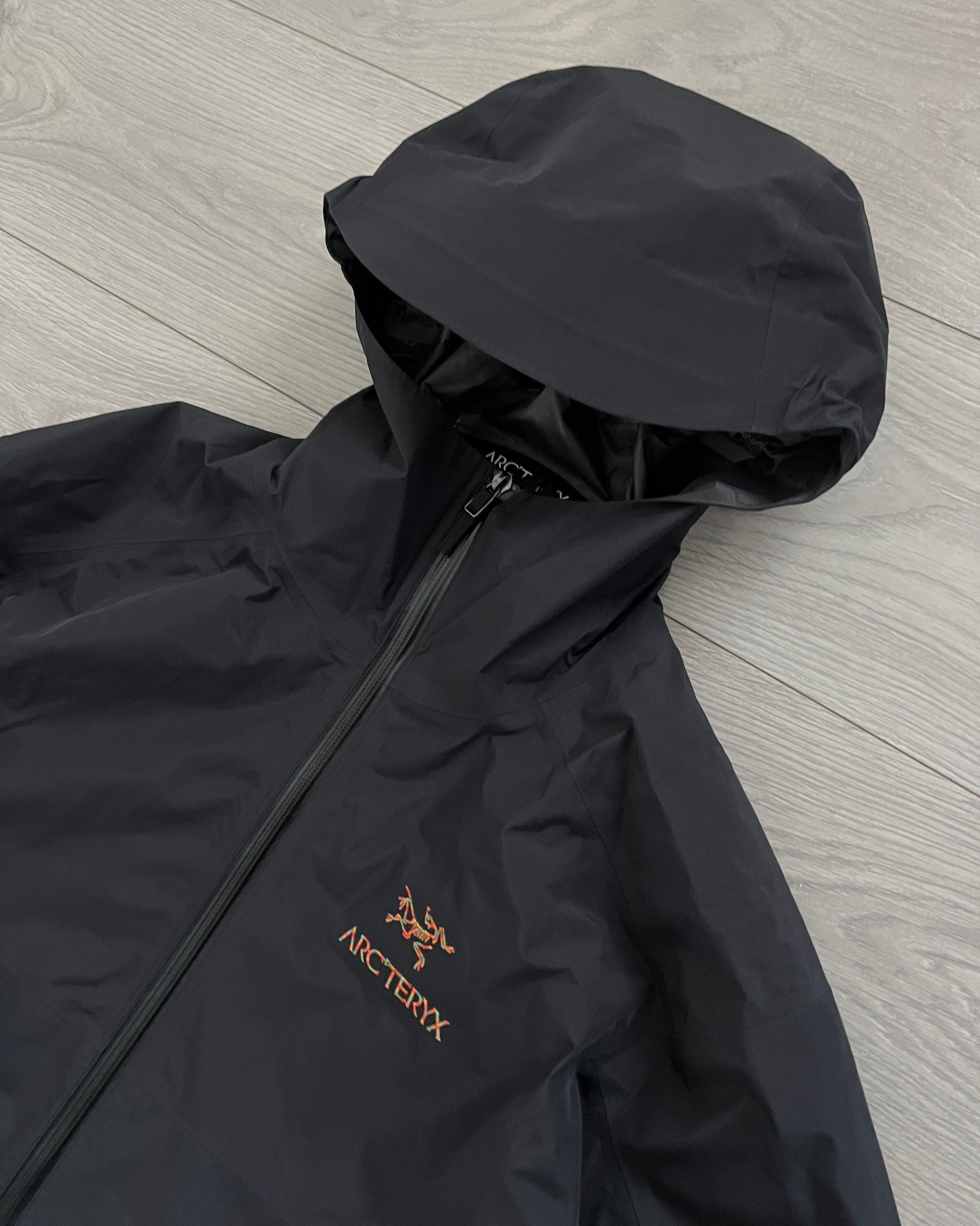 Arcteryx Beams SS2019 Zeta Gore-Tex Multi-Coloured Logo Jacket - Size S