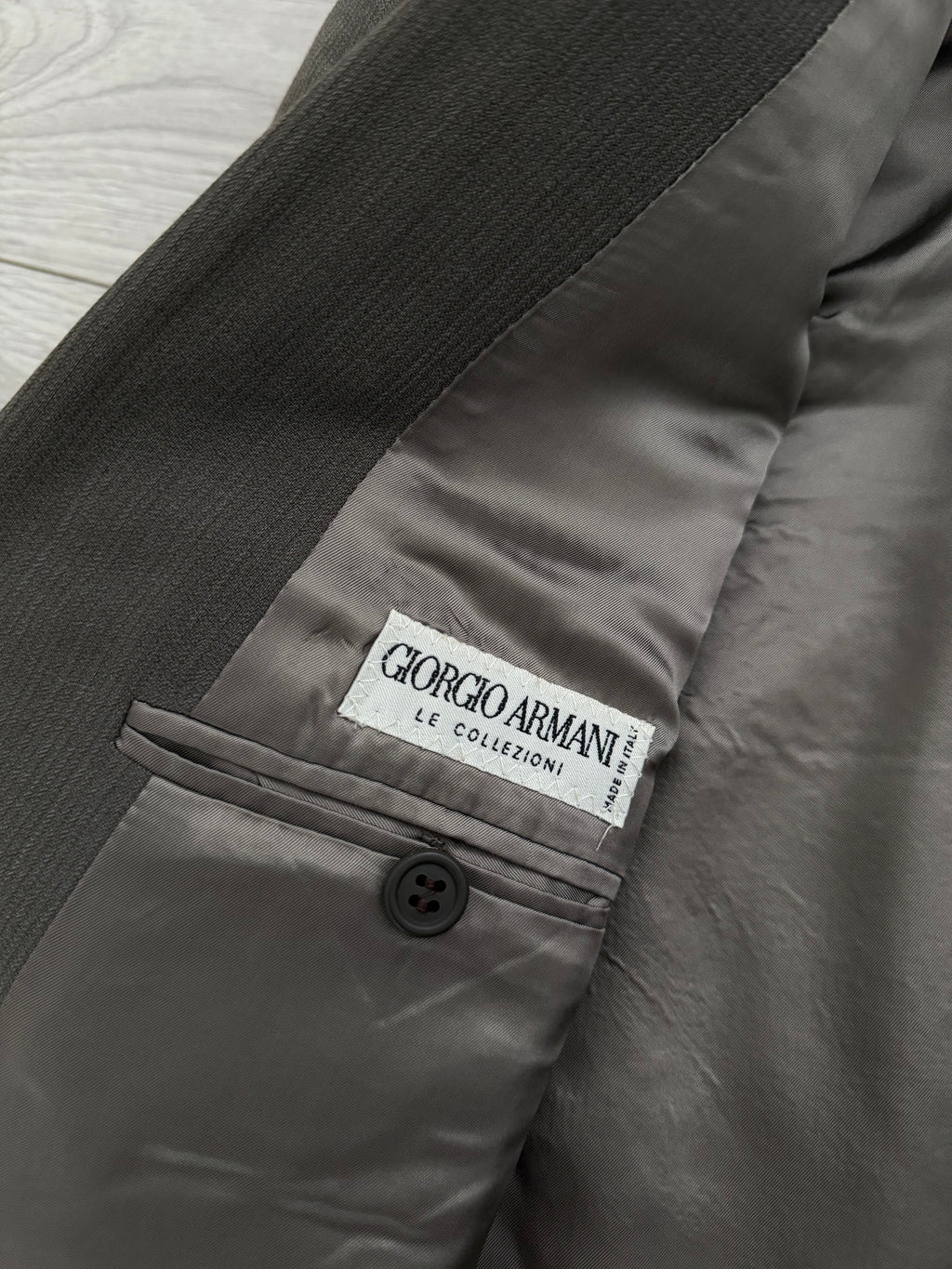 Giorgio Armani 1980s Taupe Charcoal Peaked Lapel Double Breasted Ribbed Weave Pleated Wool Suit - Size XL Jacket / 32" Waist