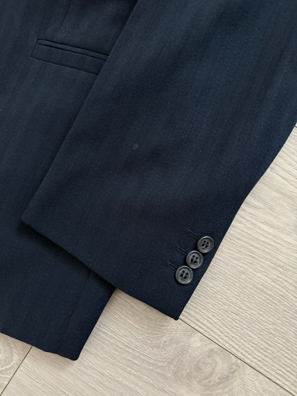 Versace 1980s 2B Double Pleat Herringbone Wool Navy Suit - Size XL Jacket / 36" Waist