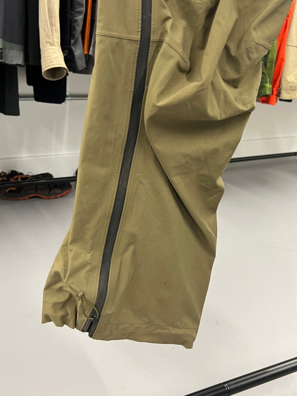 Arc'teryx LEAF Alpha Gen 1 Gore-Tex Pro Pants in Crocodile - Size XL