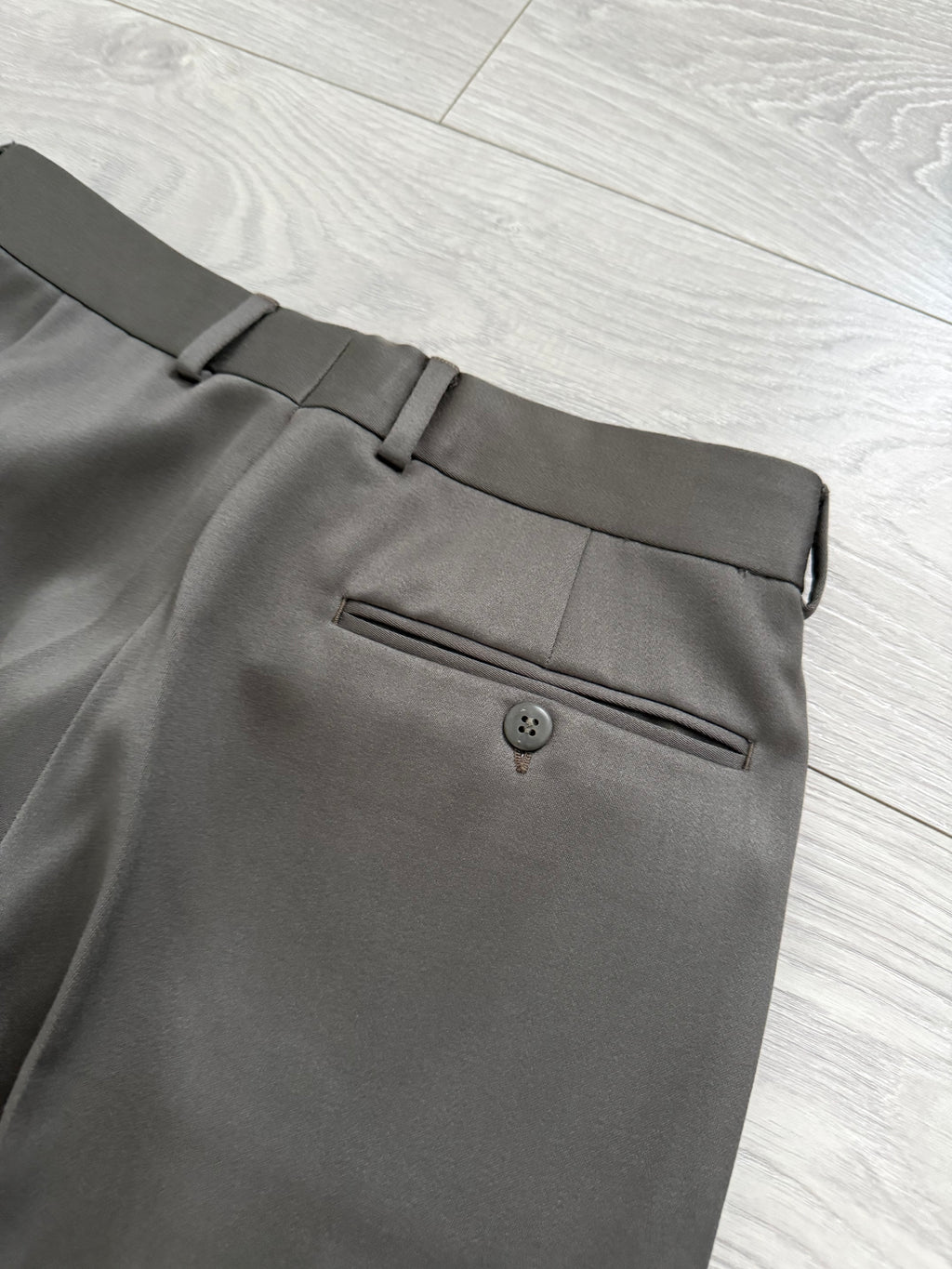 Hugo Boss 1980s 'Mitford' Peak Lapel Double Breasted Pleated Taupe Green Suit - Size L Jacket / 30" Waist