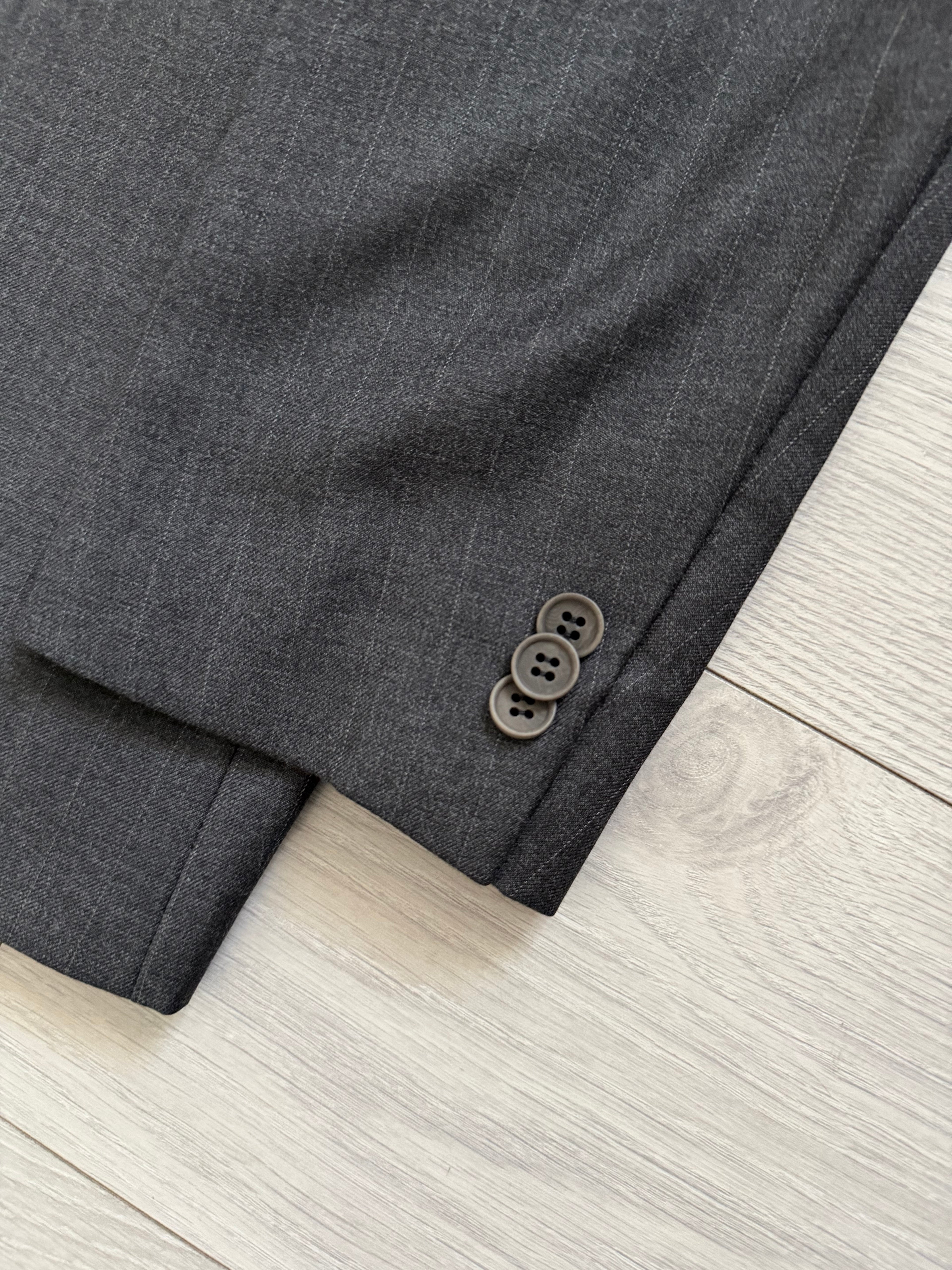 Emporio Armani 1990s 3B Double Pleat Pinstripe Grey Wool Suit - Size XL Jacket / 36" Waist
