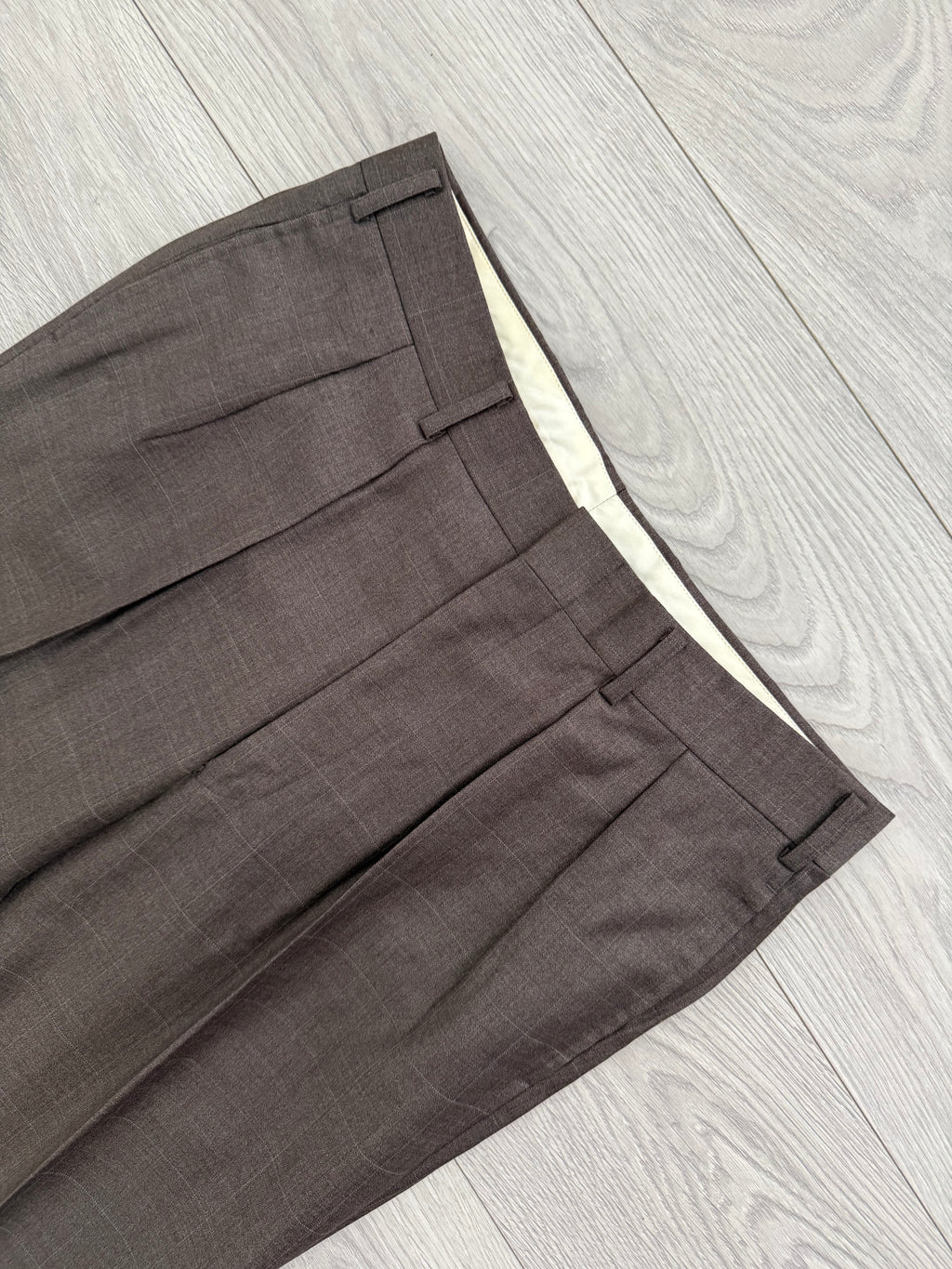 Burberry 1990s 2B Zegna Wool Check Double-Pleat Brown Suit - Size M Jacket / 33" Waist