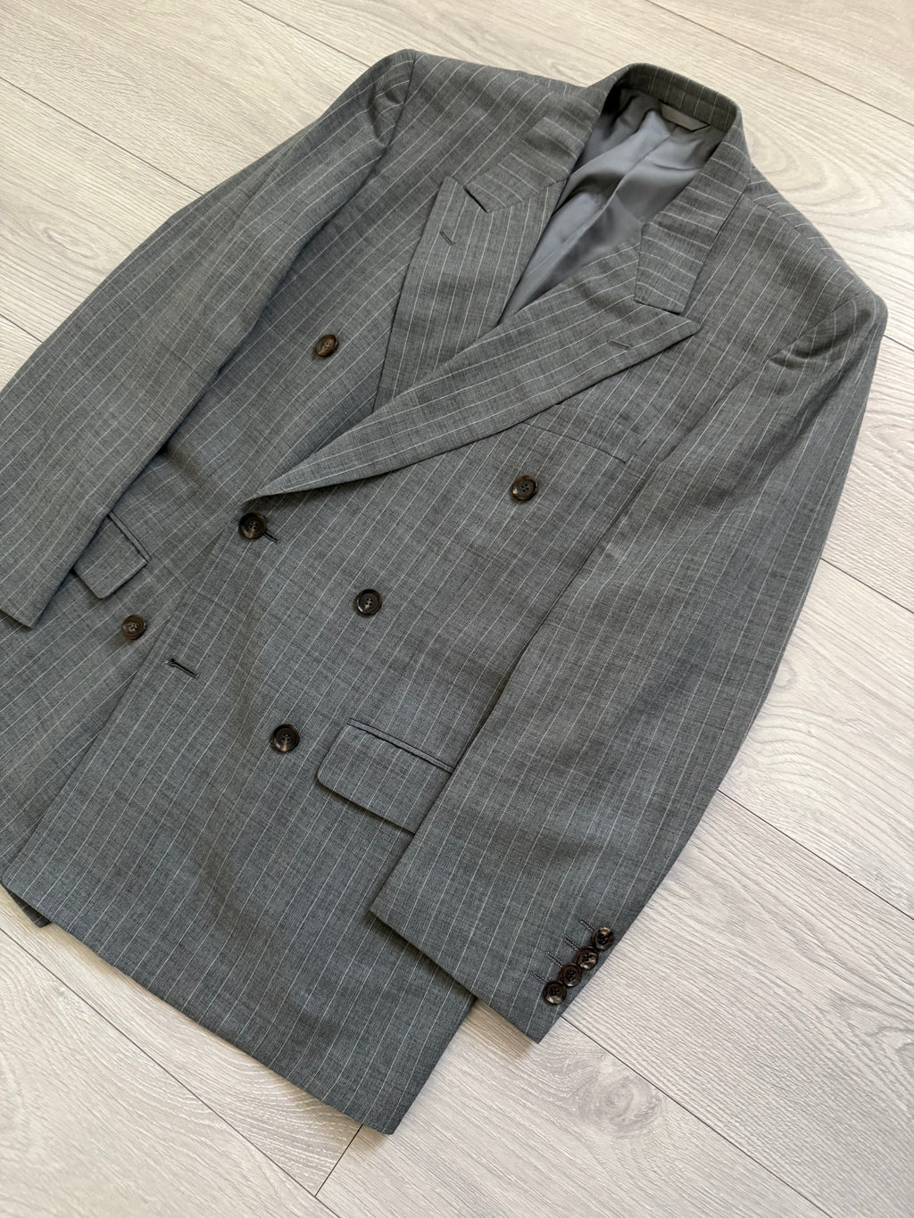 Dior 1980s Peak Lapel Double Breasted Pleated Grey Pinstriped Lightweight Suit - Size L Jacket / 33" Waist