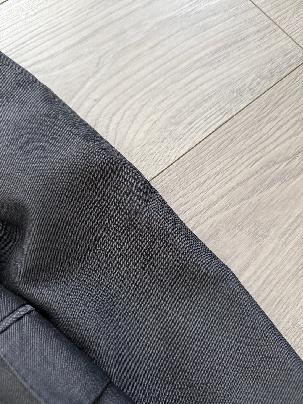 Burberry 1980s Peaked Lapel Double Breasted Pleated Wool Mohair Grey Suit - Size S Jacket / 31" Waist