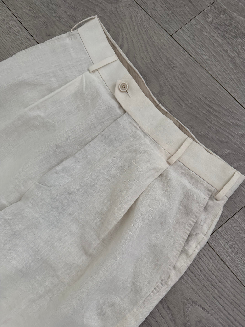 Suit Supply Pleated Linen White Pants - Size 30" Waist