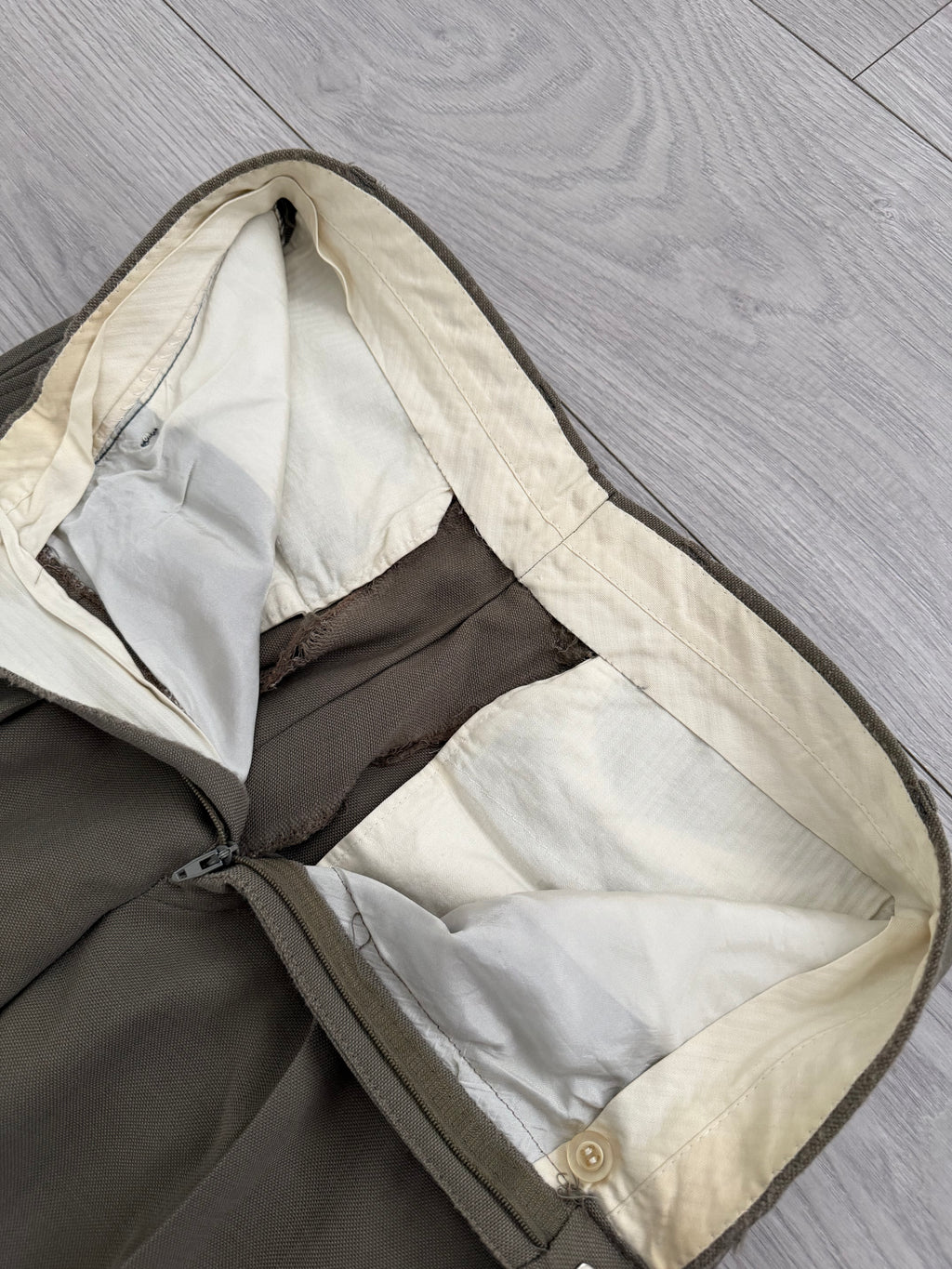 Giorgio Armani 1980s Taupe Green Peaked Lapel Double Breasted Pleated Wool Suit - Size S Jacket / 28" Waist