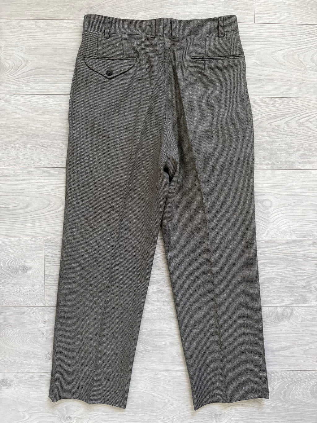 Burberry 1990s Peak Lapel Double Breasted Pleated Textured Taupe Grey Suit - Size M Jacket / 32" Waist
