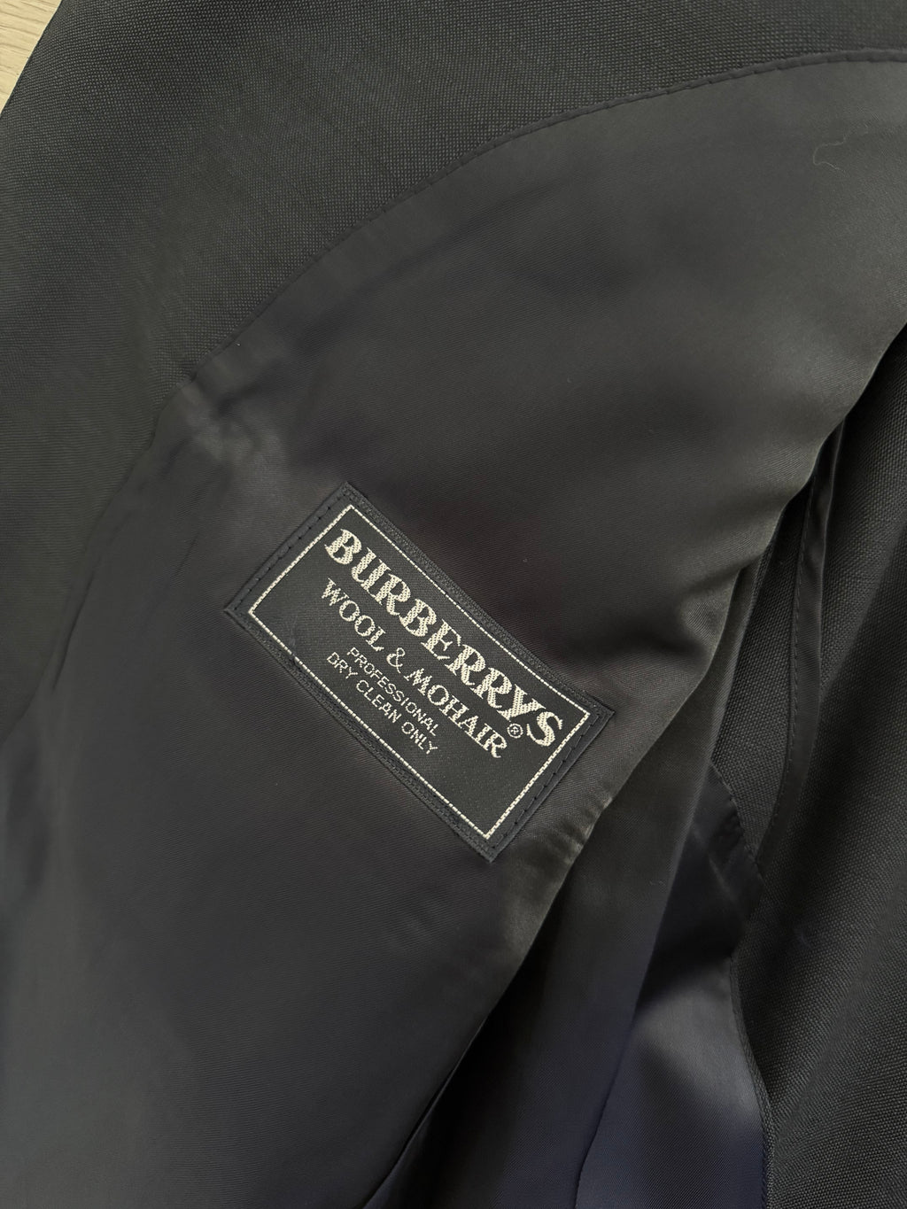 Burberry 1990s 2B Double-Pleat Wool Mohair Navy Suit - Size S Jacket / 32" Waist