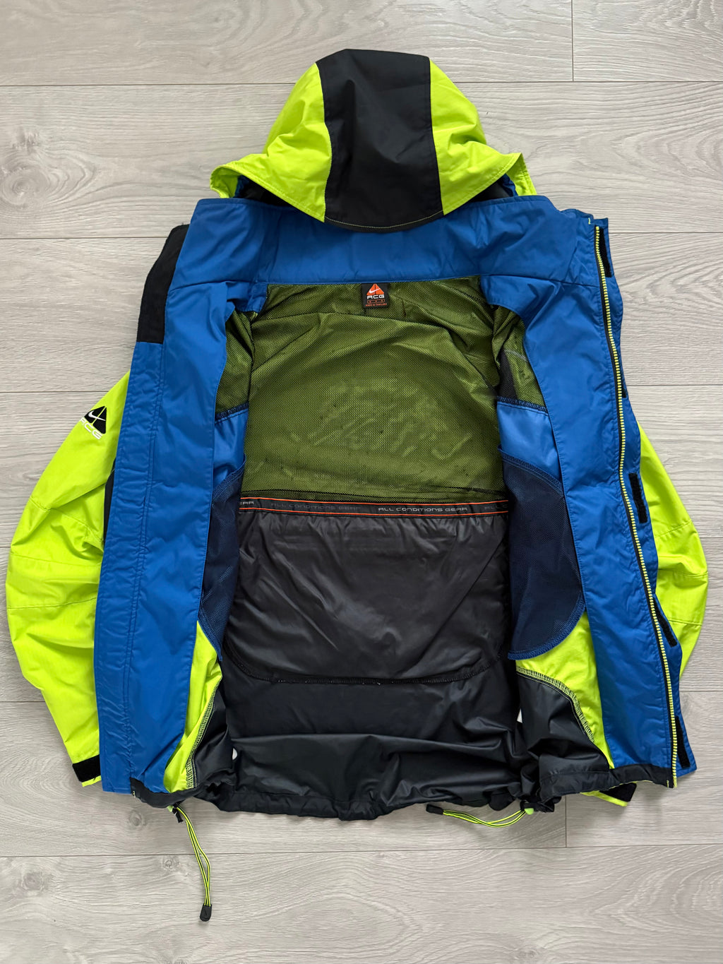 Nike ACG 00s Lungs Era Colourblock Clima-Fit Technical Waterproof Jacket - Size M