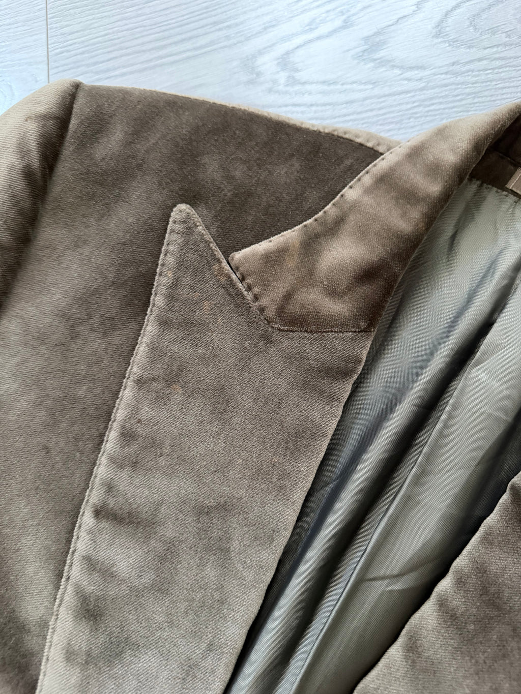 Gucci by Tom Ford SS2004 Velvet Peaked Lapel Jacket - Size S