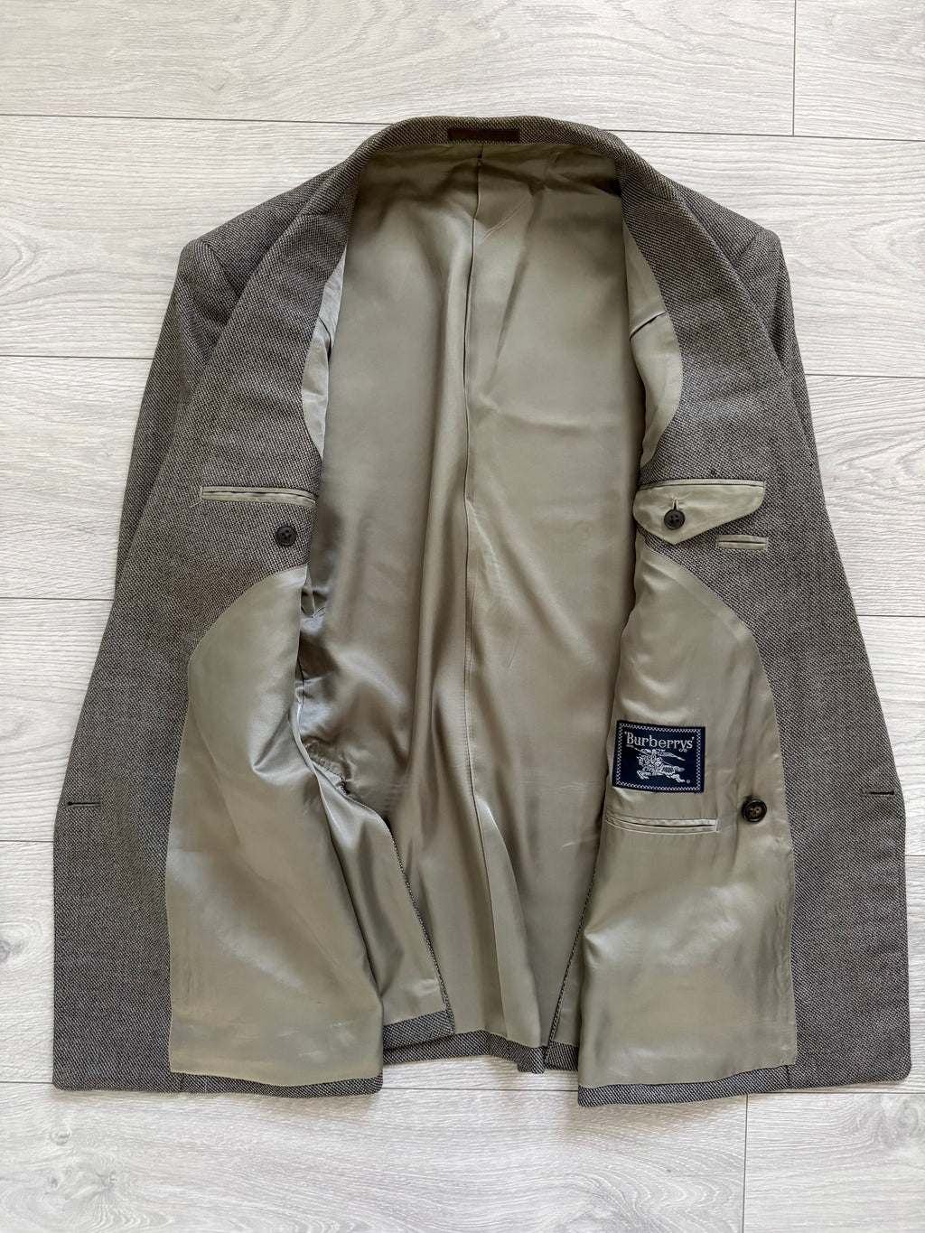 Burberry 1990s Peak Lapel Double Breasted Pleated Textured Taupe Grey Suit - Size M Jacket / 32" Waist