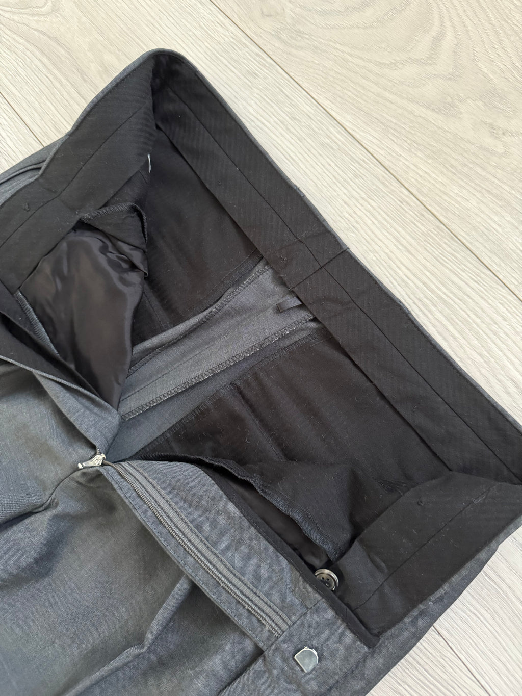 Hugo Boss 1990s 'Sigma' 4B Pleated Wool Grey Suit - Size M Jacket / 32" Waist