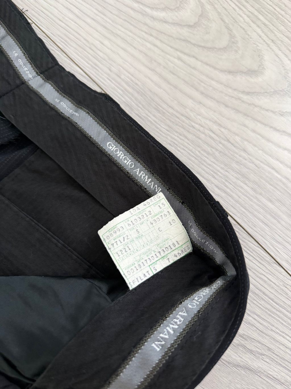 Giorgio Armani 1980s 2B Double Pleat Lightweight Textured Black Wool Suit - Size S Jacket / 30" Waist