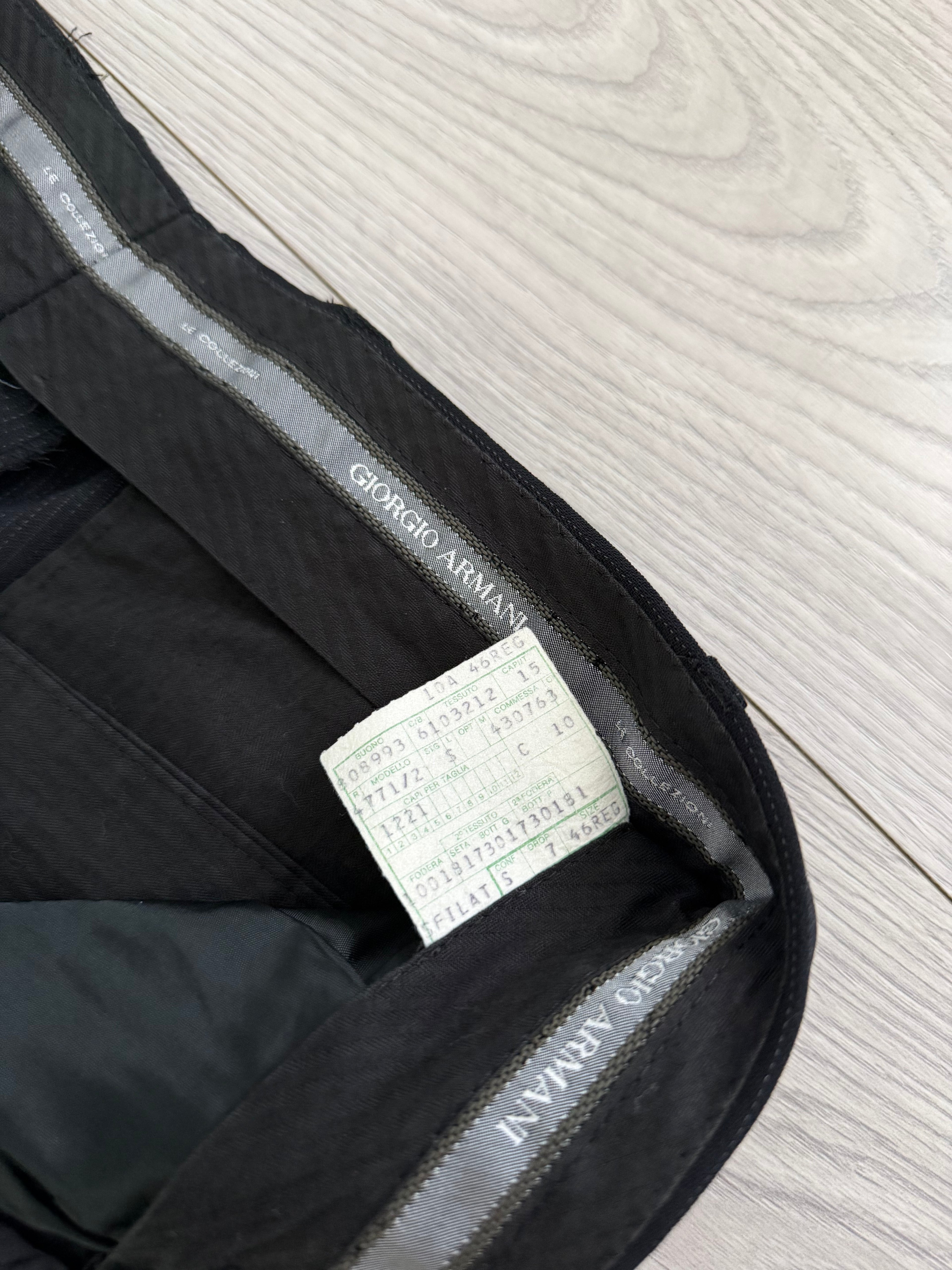 Giorgio Armani 1980s 2B Double Pleat Lightweight Textured Black Wool Suit - Size S Jacket / 30" Waist