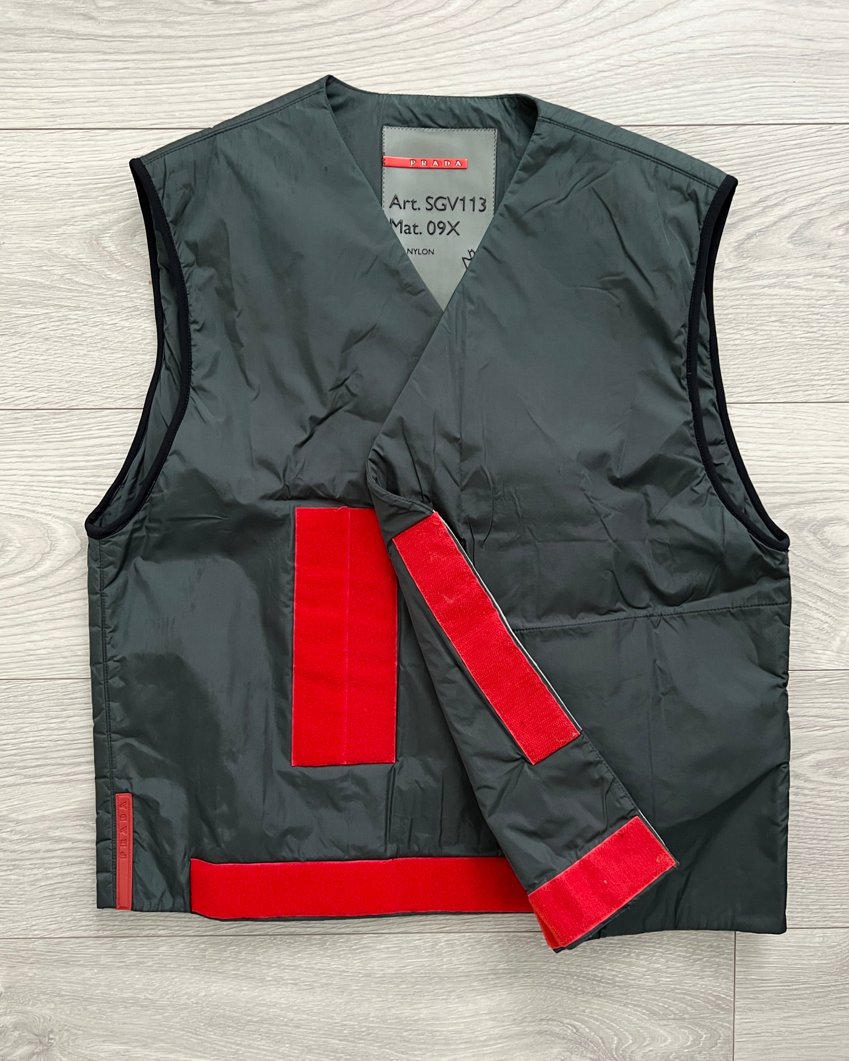 お1人様1点限り】 1999aw prada sports nylon vest ベスト ...