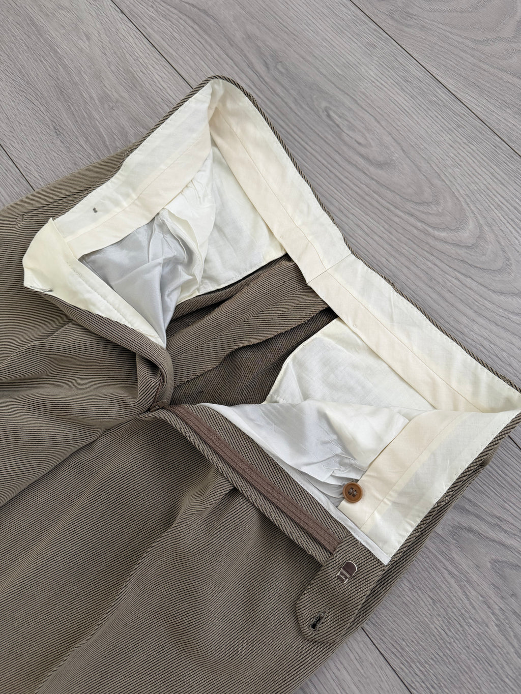 Emporio Armani 1990s Crepe Twill Weave 3B Double-Pleated Suit Sand Beige - Size M Jacket / 32" Waist