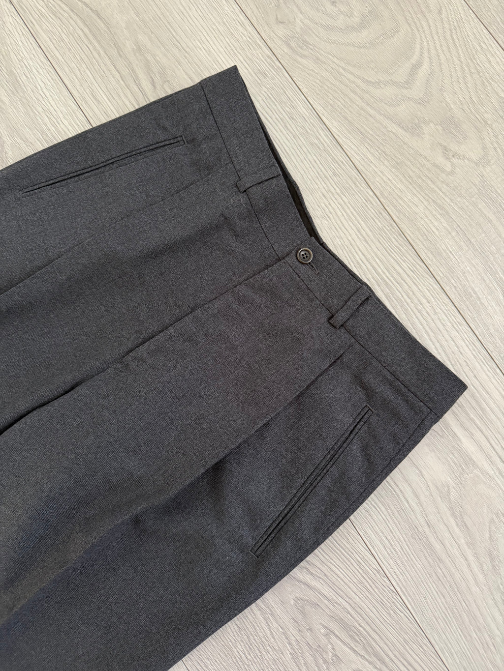 Armani 2000s Pleated Wool Grey Pants - Size 30" Waist