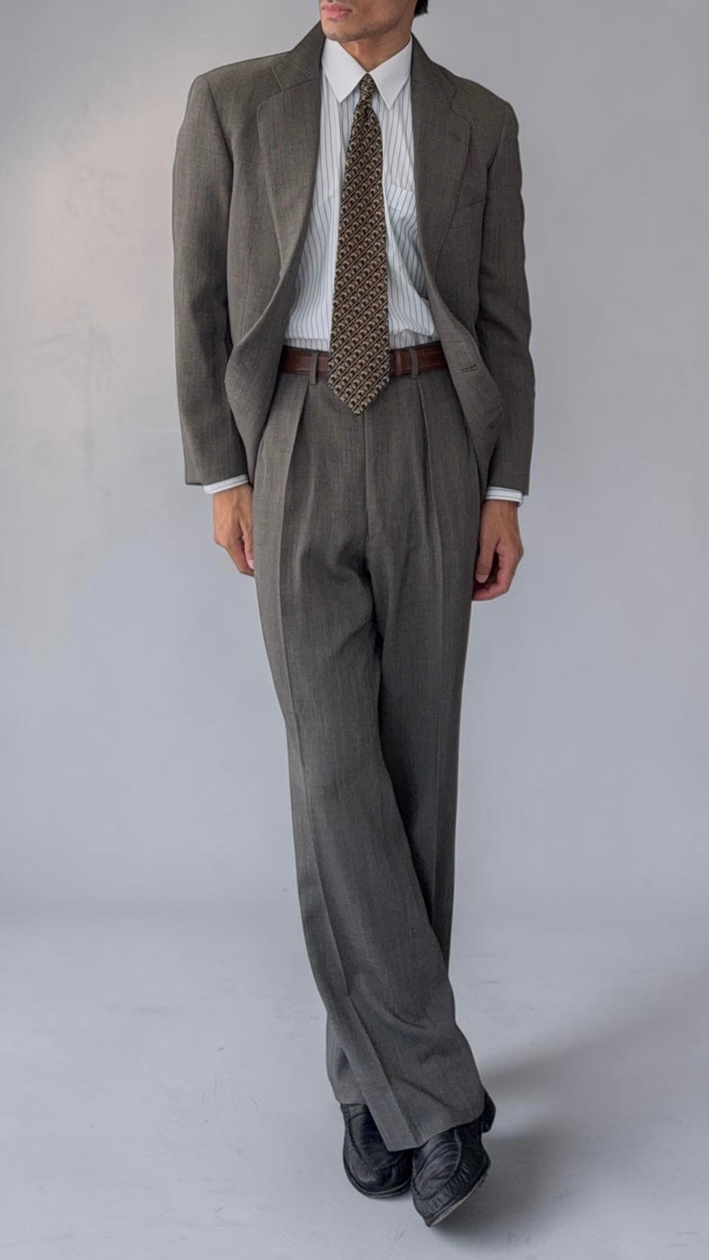 Ralph Lauren 1990s 2B Pleated Lightweight Wool Suit Green - Size M Jacket / 28" Waist