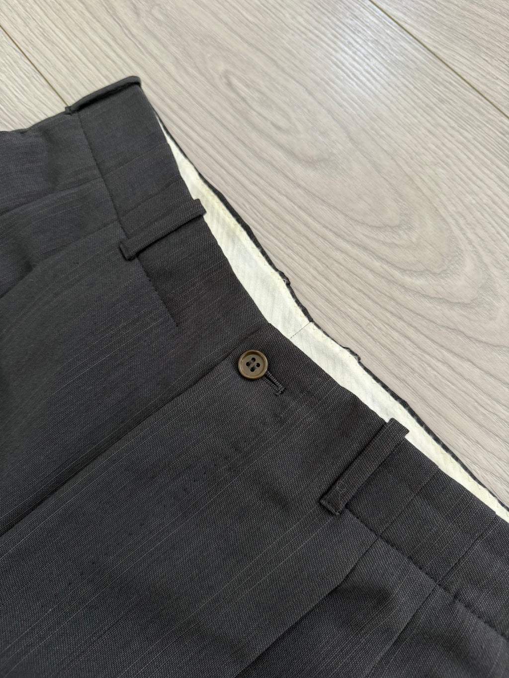 Gianfranco Ferre 1980s Peaked Lapel Double Breasted Pleated Wool Lightweight Suit Grey - Size S Jacket / 29" Waist