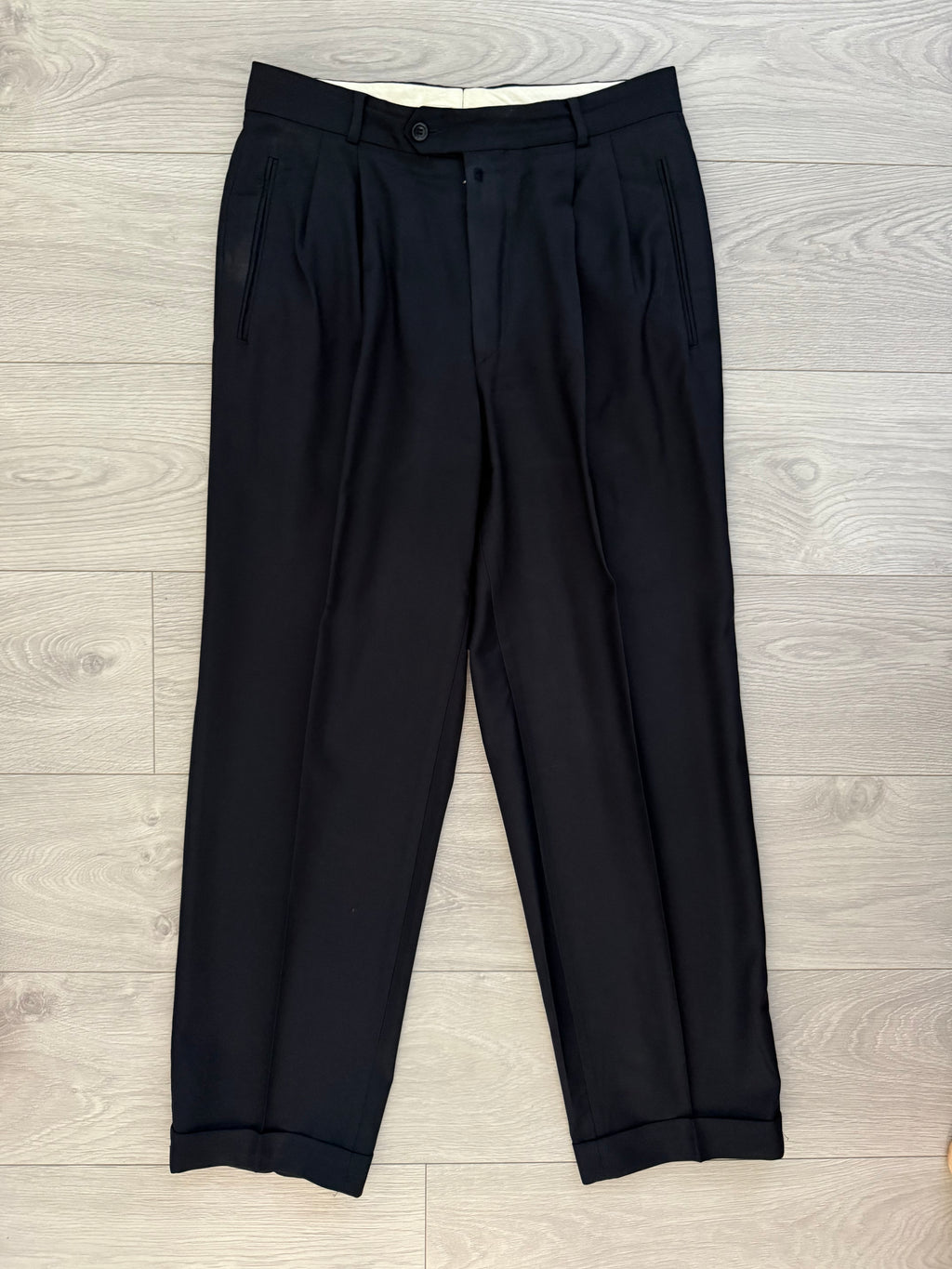 Hugo Boss 1980s 'Posseiden' 3B Super 100s Navy Wool Pleated Suit - Size M Jacket / 31" Waist