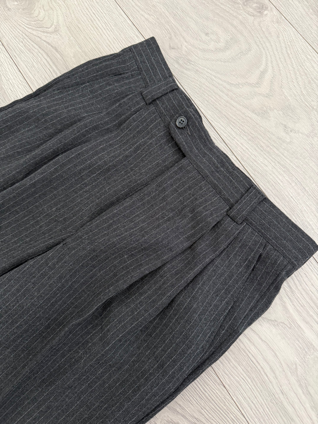 Versace 1980s Notch Lapel Double Breasted Pleated Wool Pinstriped Suit Grey - Size M Jacket / 32" Waist