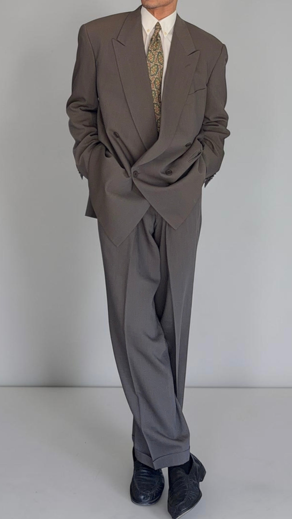 Giorgio Armani 1980s Taupe Charcoal Peaked Lapel Double Breasted Ribbed Weave Pleated Wool Suit - Size XL Jacket / 32" Waist