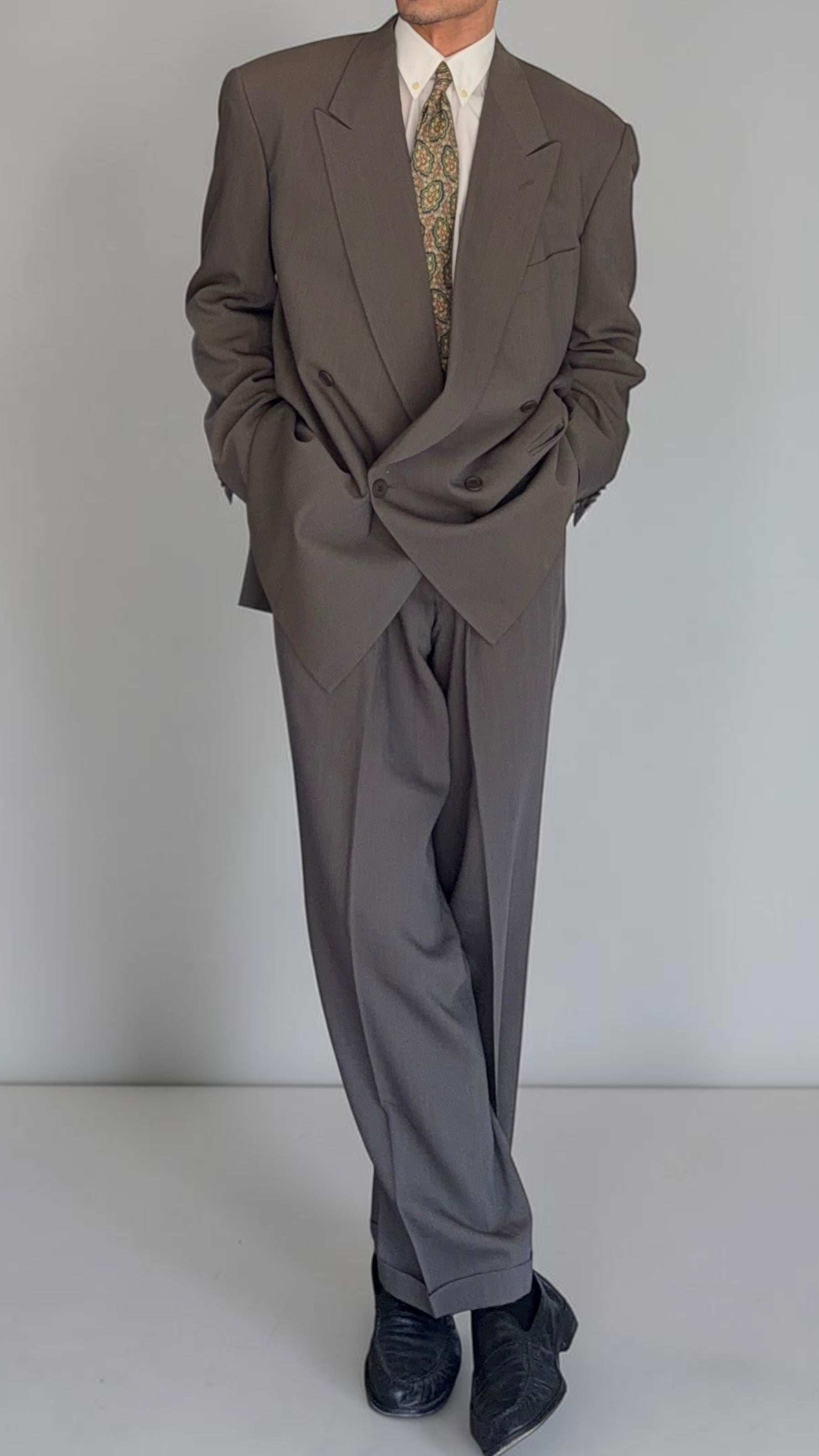 Giorgio Armani 1980s Taupe Charcoal Peaked Lapel Double Breasted Ribbed Weave Pleated Wool Suit - Size XL Jacket / 32" Waist