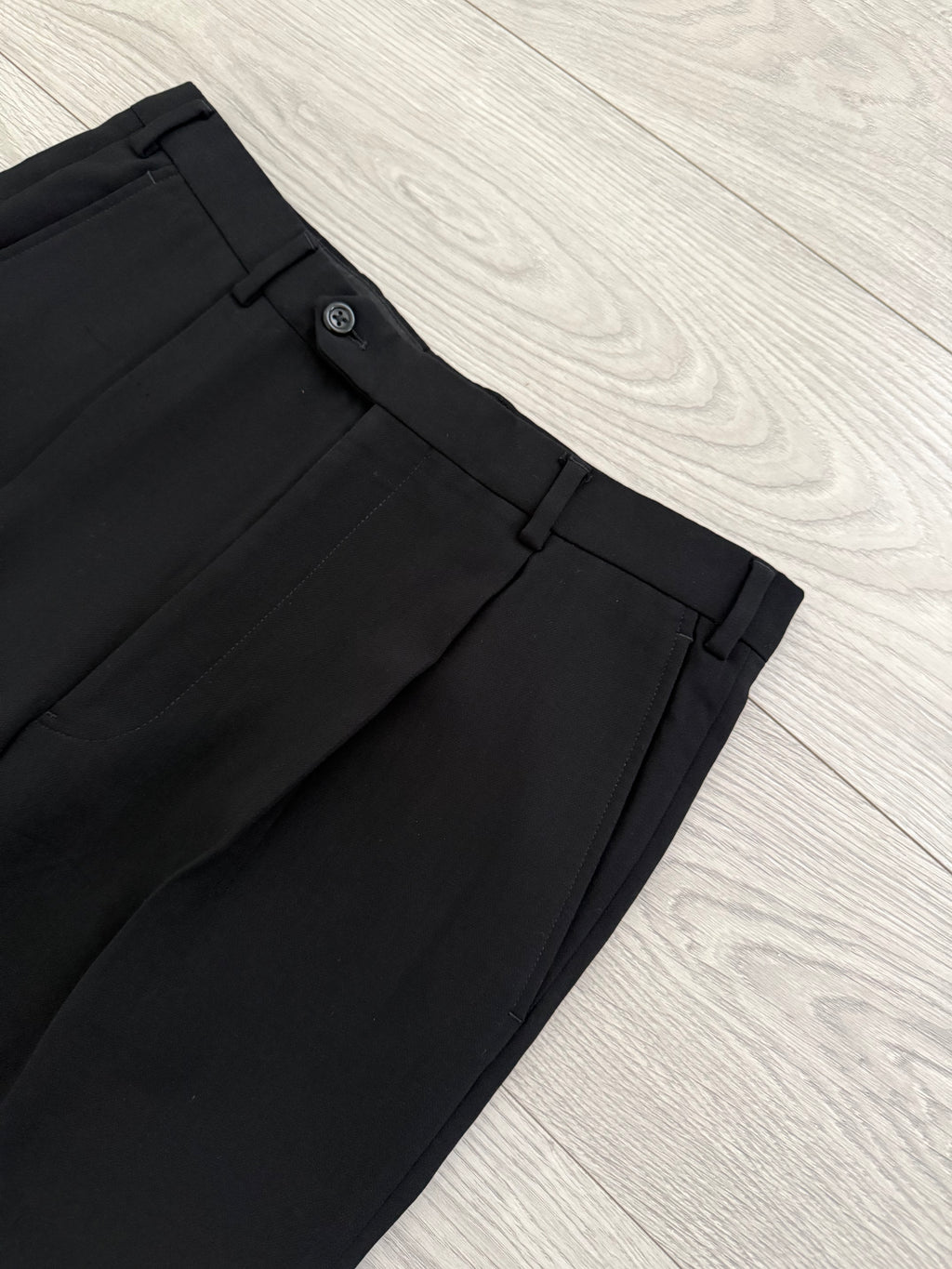 Armani 1990s 3B Black Pleated Wool Suit - Size L Jacket / 33" Waist