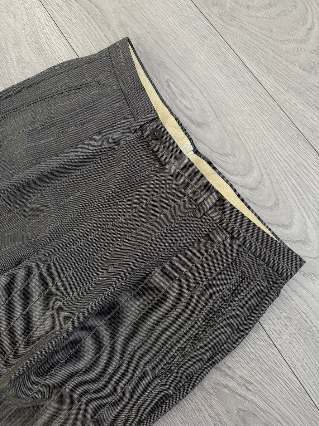 Giorgio Armani Mani 1980s 2B Textured Wool Grey Pleated Suit - Size M Jacket / 32" Waist