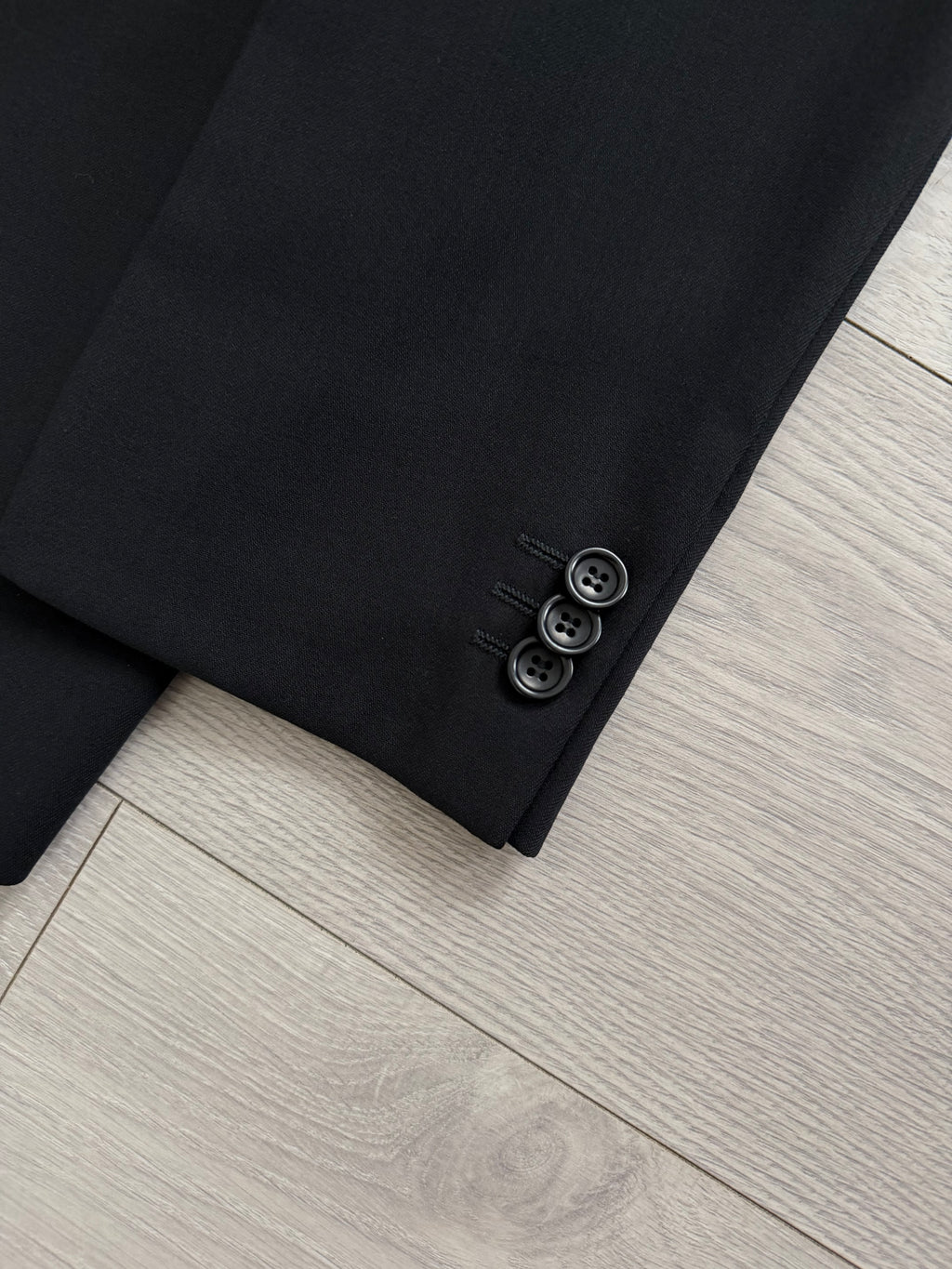 Armani 1990s Peaked Lapel Double Breasted Pleated Wool Suit Black - Size L Jacket / 34" Waist