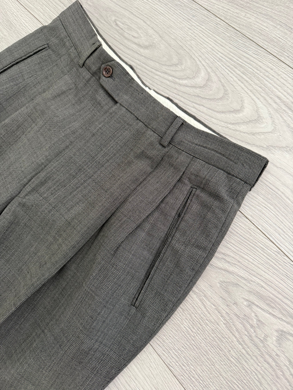 Hugo Boss 1980s 'Zeus' Peaked Lapel Double Breasted Pleated Wool Check Suit Greige - Size XL Jacket / 34" Waist