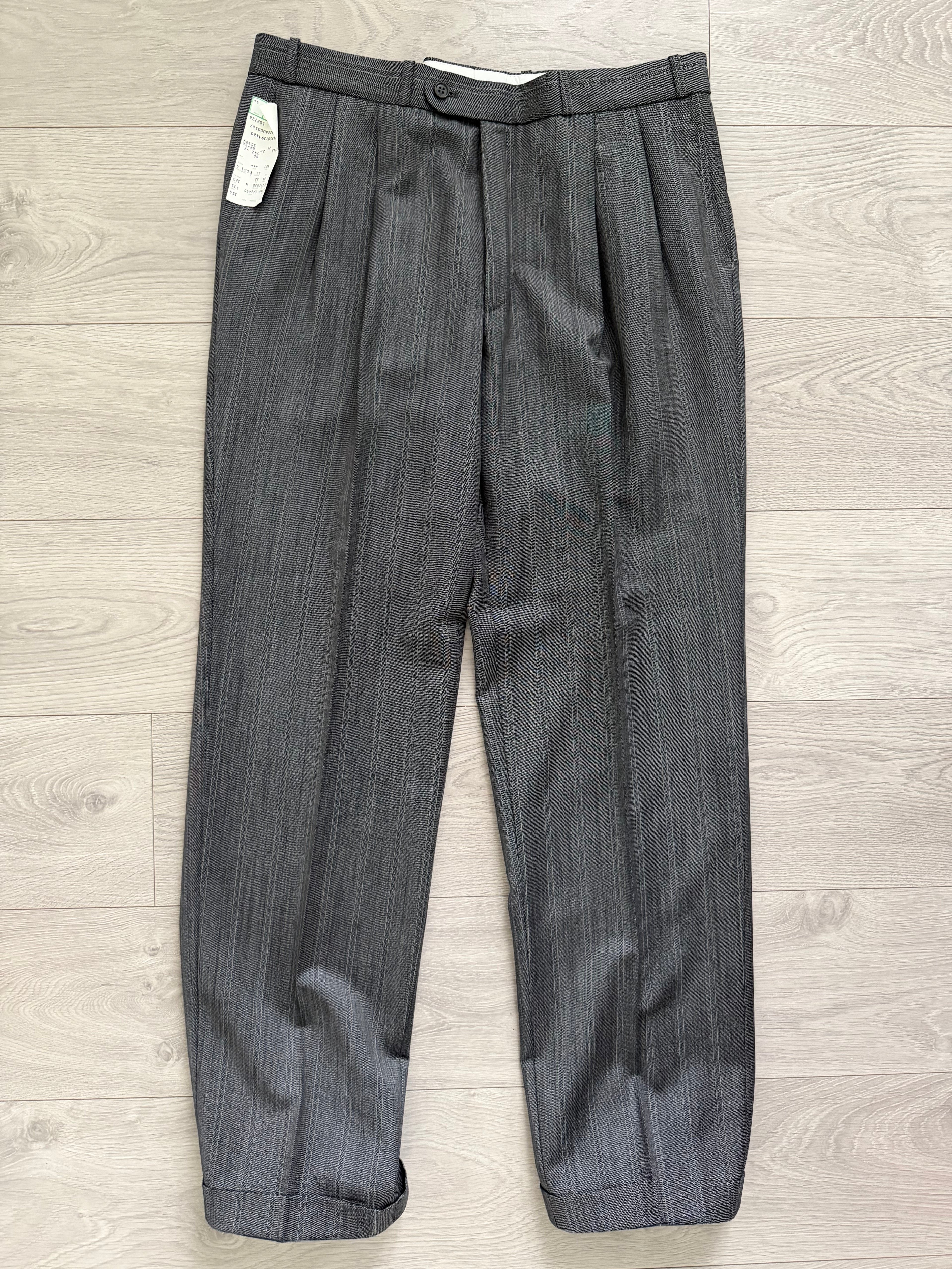 1980s Vintage Peaked Lapel Double Breasted Pleated Wool Textured Suit - Size XXL Jacket / 36" Waist