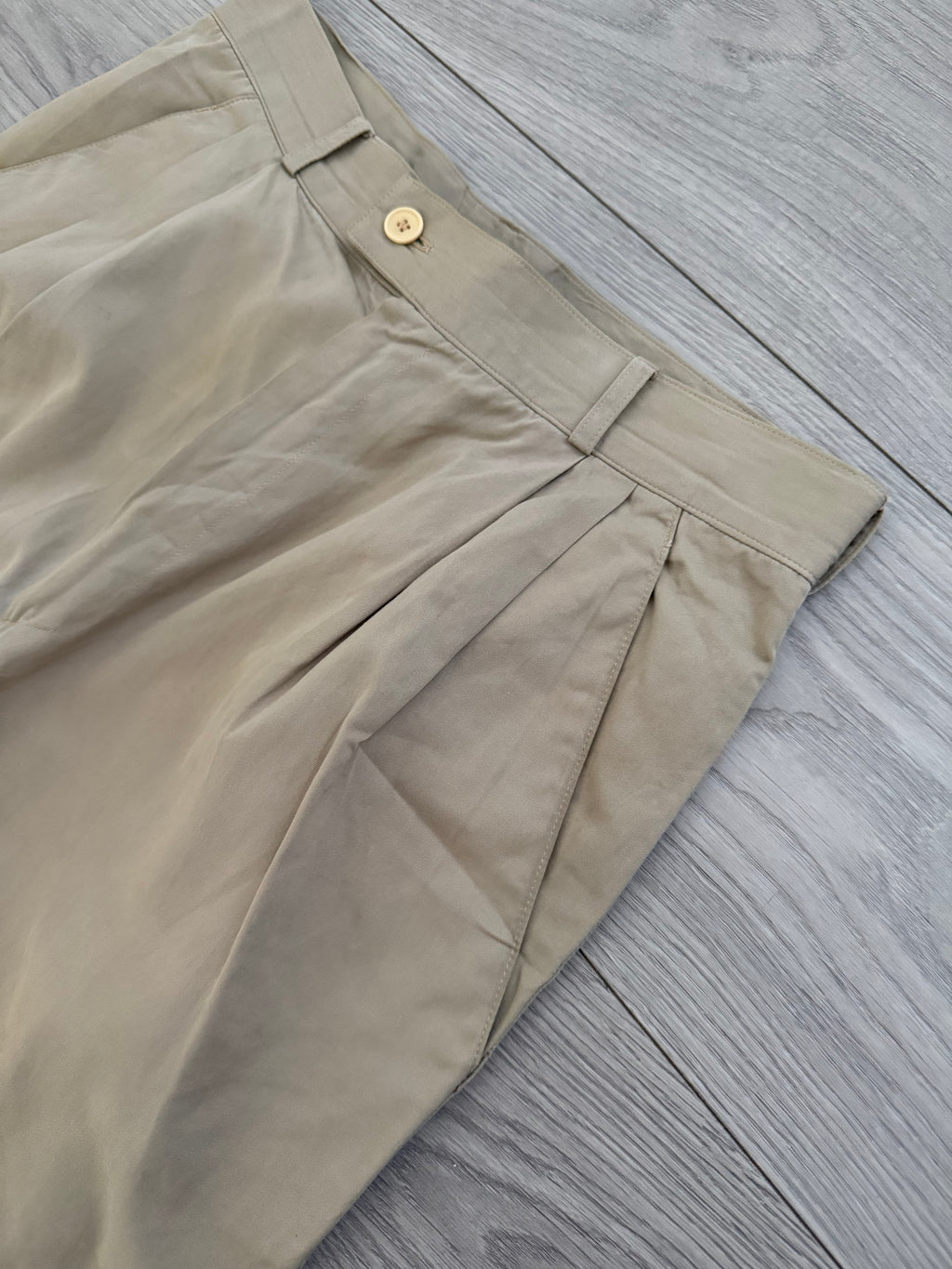 Versace 1980s Double-Pleat Beige Pants - Size 29" Waist