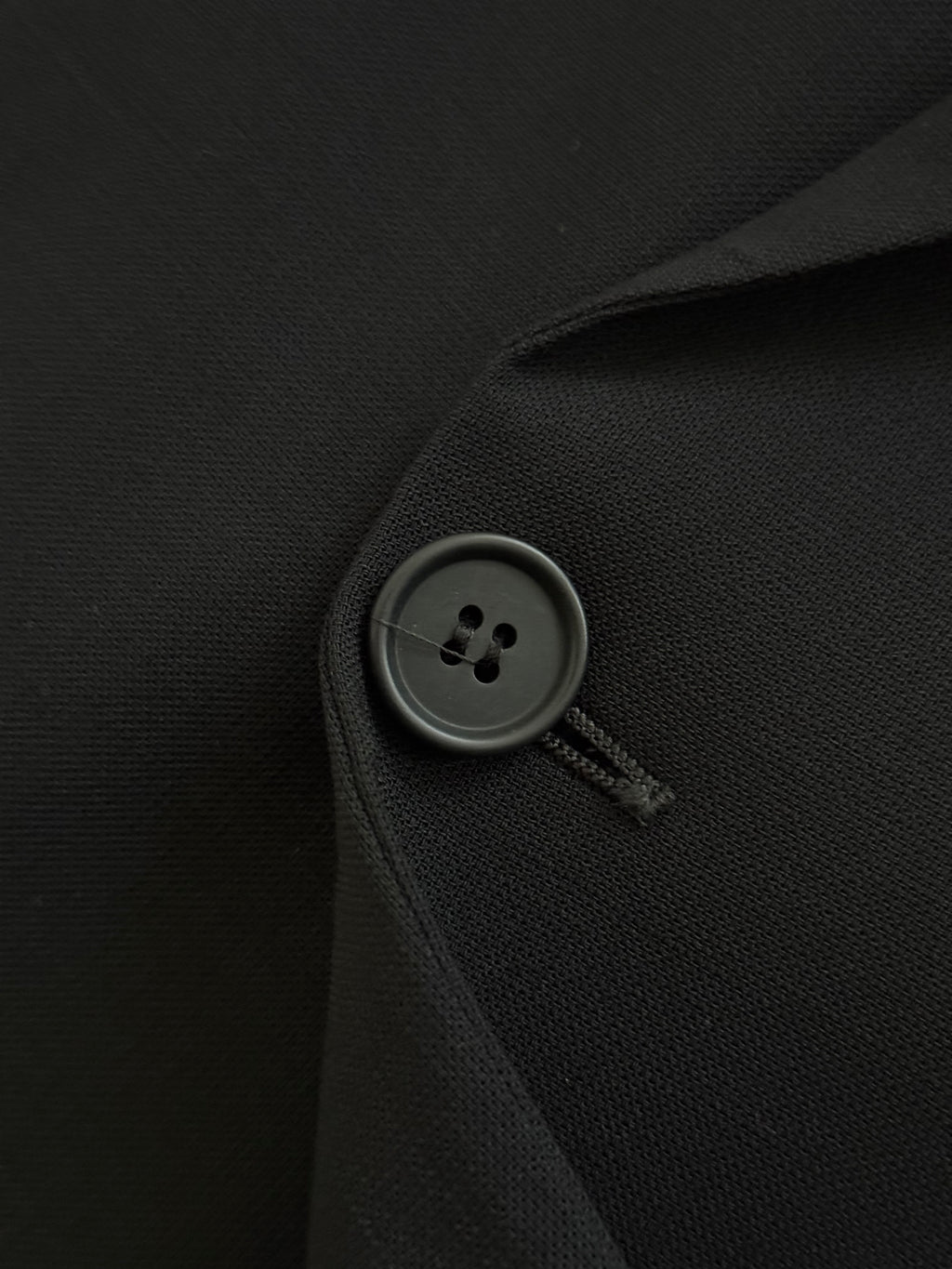 Giorgio Armani 1980s Peaked Lapel Double Breasted Black Wool Pleated Lightweight Suit - Size XL Jacket / 35" Waist