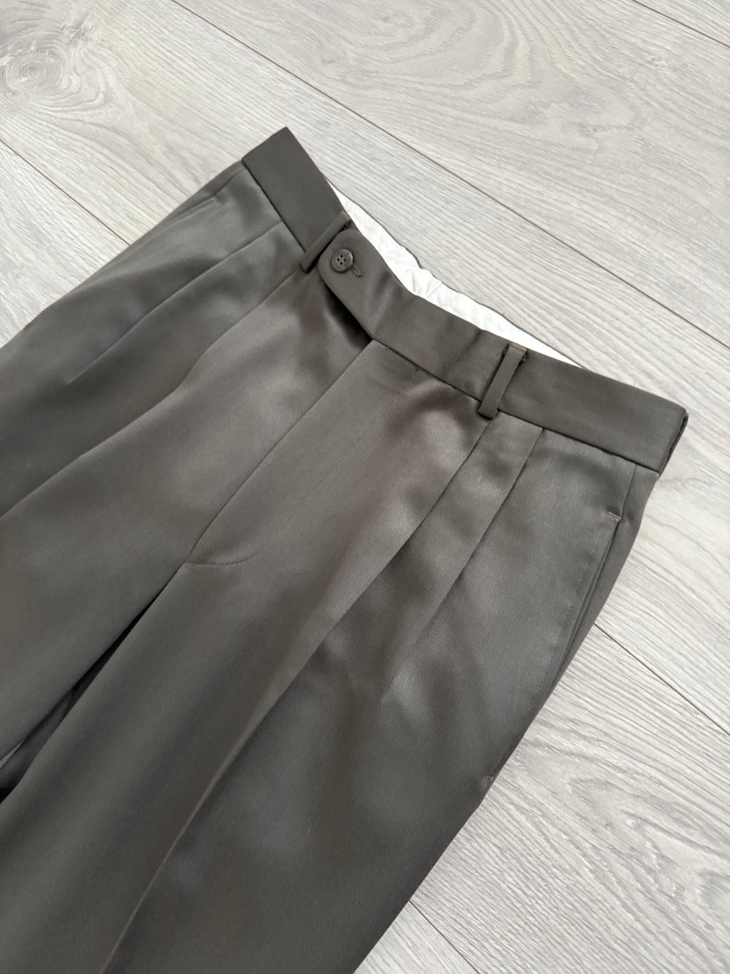 Hugo Boss 1980s 'Mitford' Peak Lapel Double Breasted Pleated Taupe Green Suit - Size L Jacket / 30" Waist