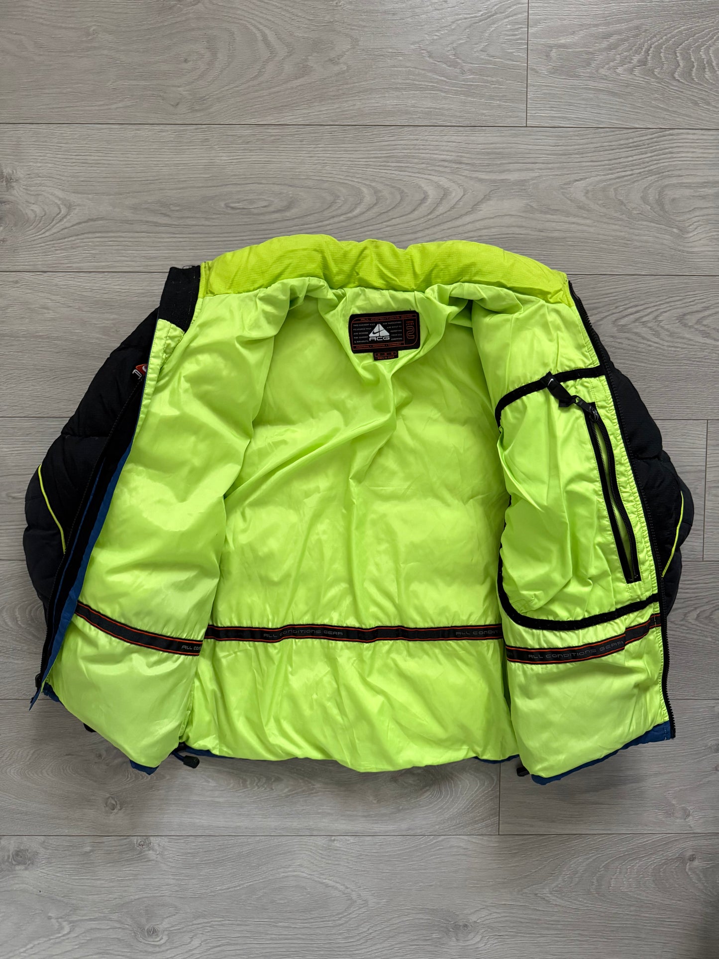 Nike ACG 00s Lungs Era Down Puffer Jacket - Size M
