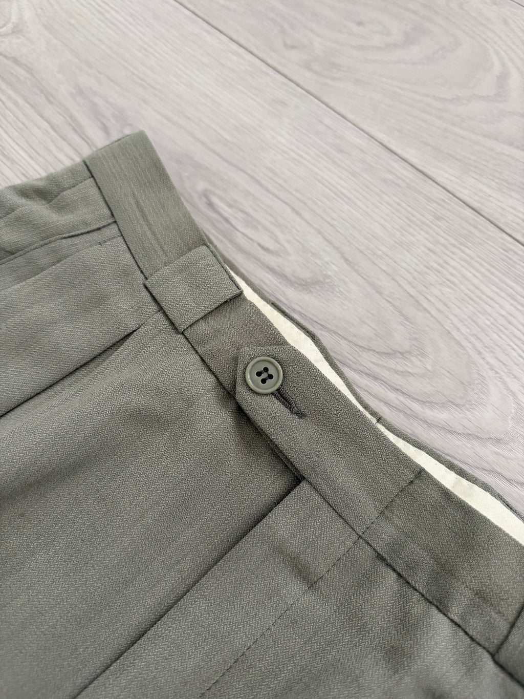 Emporio Armani 1980s 2B Taupe Siege Double-Pleat Wool Suit  - Size M Jacket / 31" Waist