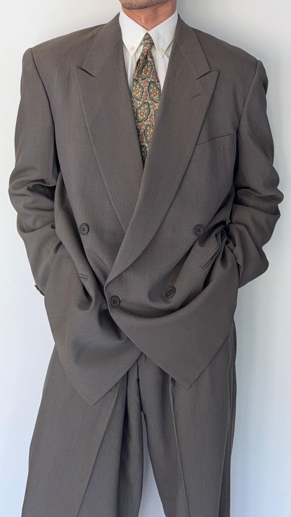 Giorgio Armani 1980s Taupe Charcoal Peaked Lapel Double Breasted Ribbed Weave Pleated Wool Suit - Size XL Jacket / 32" Waist