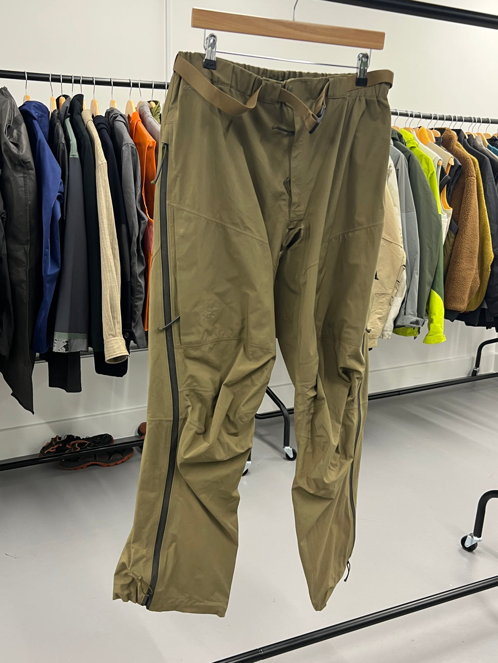Arc'teryx LEAF Alpha Gen 1 Gore-Tex Pro Pants in Crocodile - Size XL