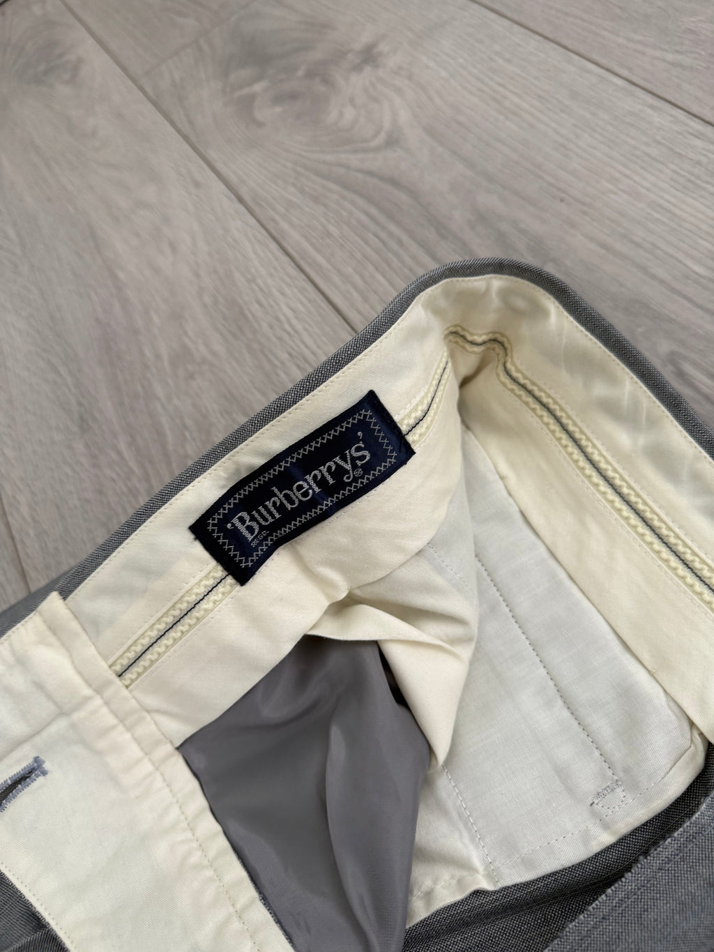 Burberry 1990s 2B Wool Check Grey Suit - Size S Jacket / 32" Waist